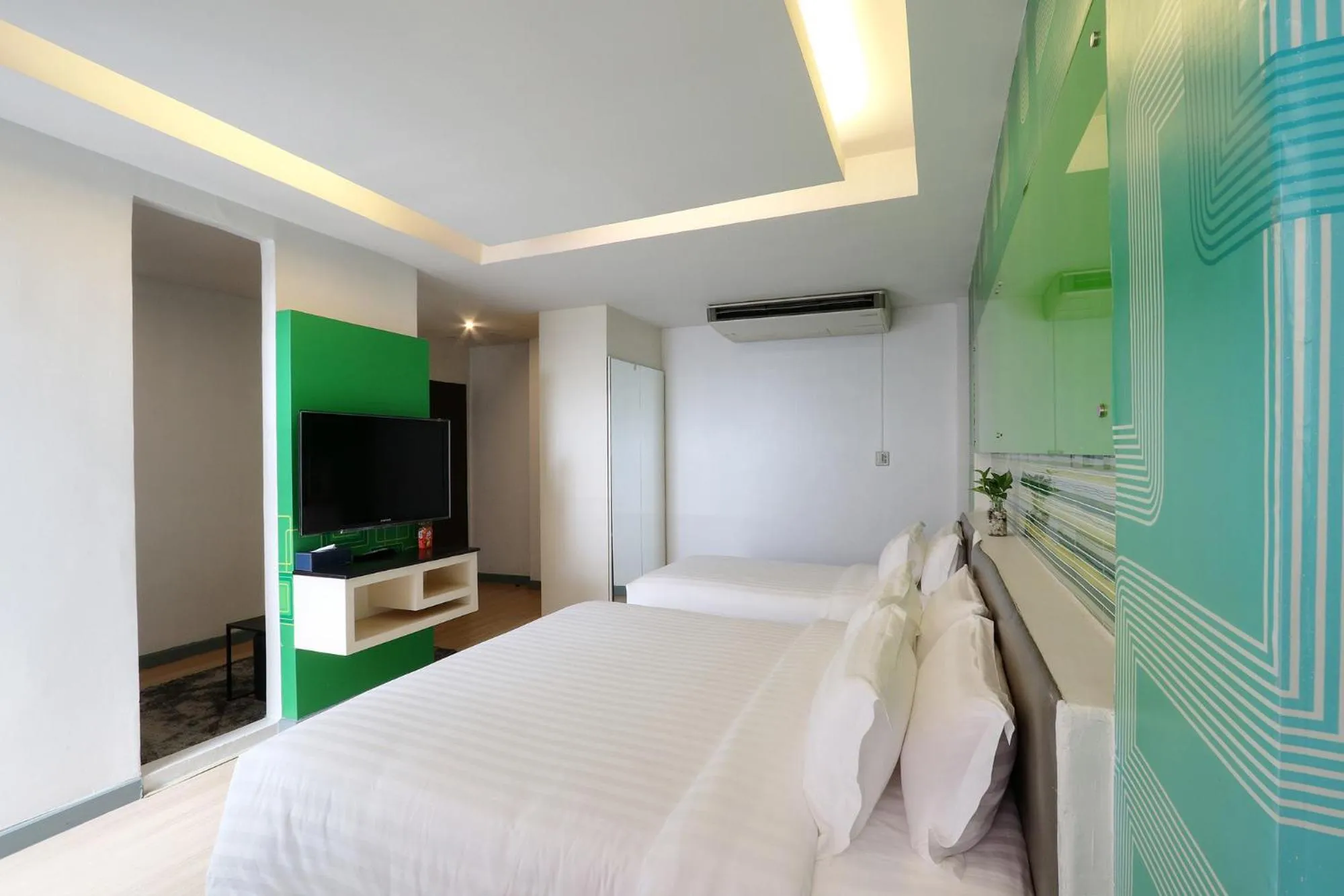 Bedroom, Bed in Klassique Sukhumvit Hotel