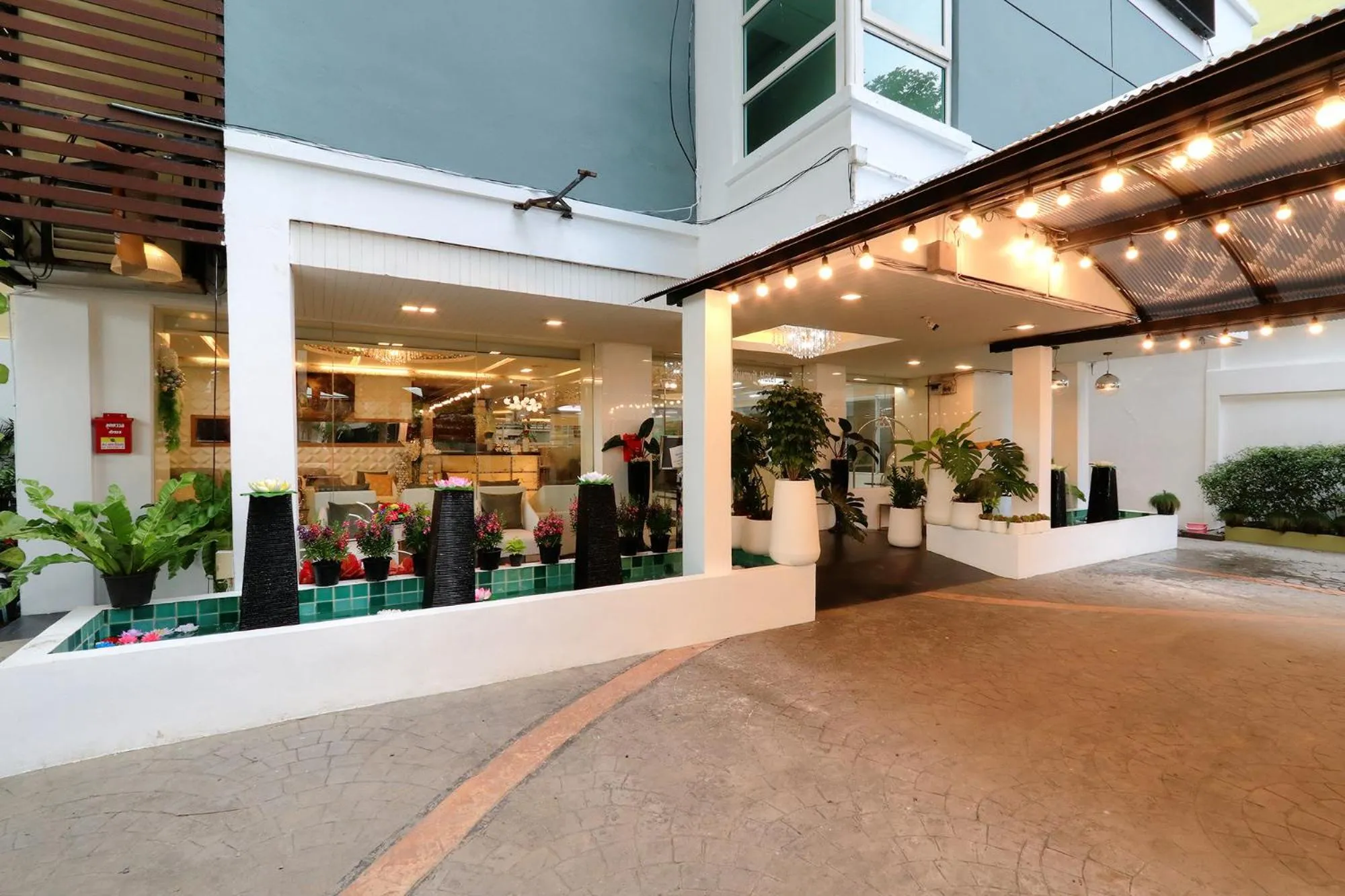 Facade/entrance in Klassique Sukhumvit Hotel