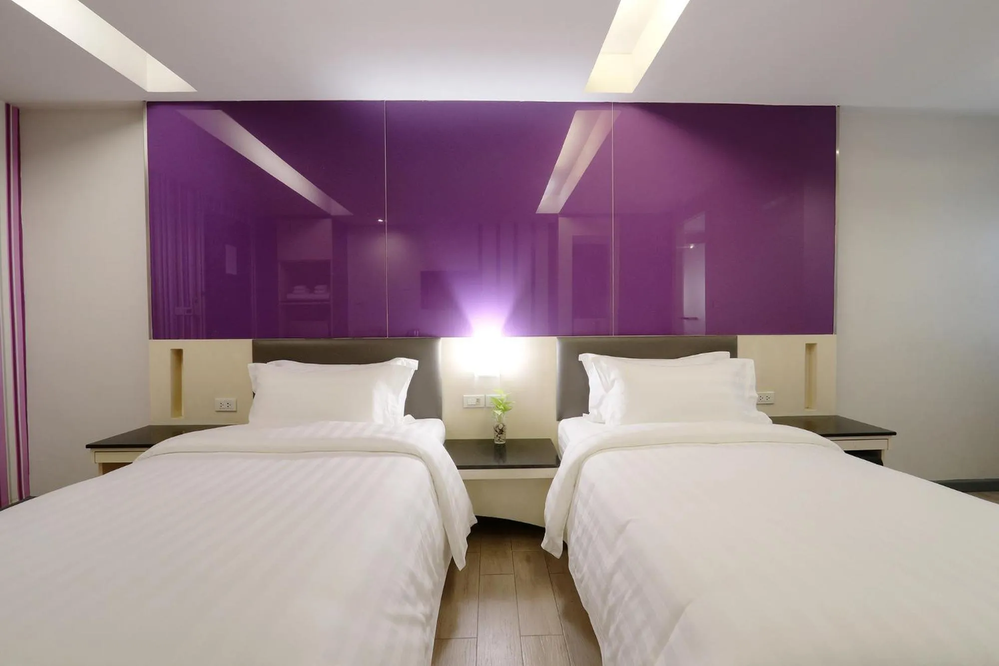 Bedroom, Bed in Klassique Sukhumvit Hotel