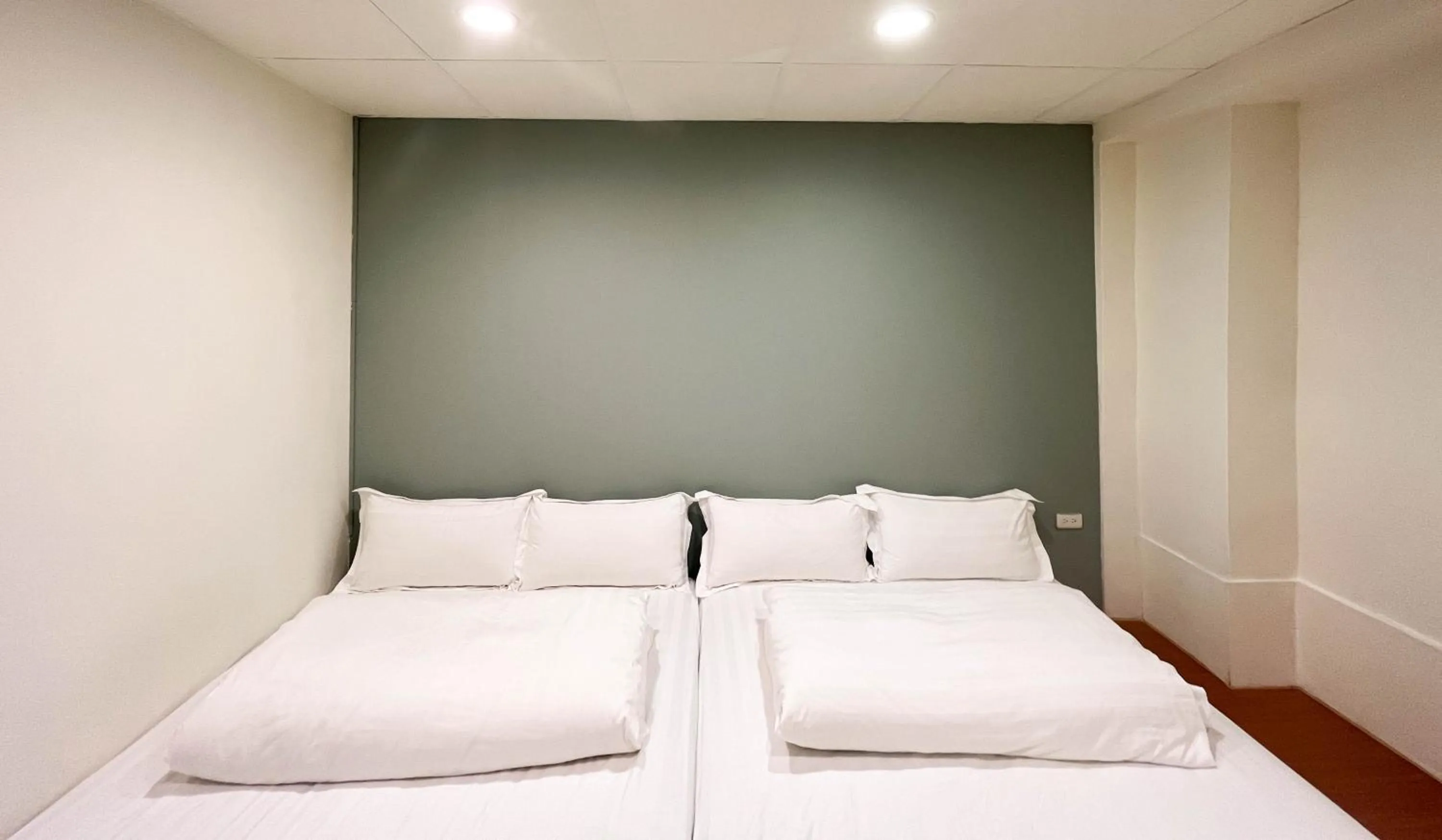 People, Bed in Cen Pin B&B