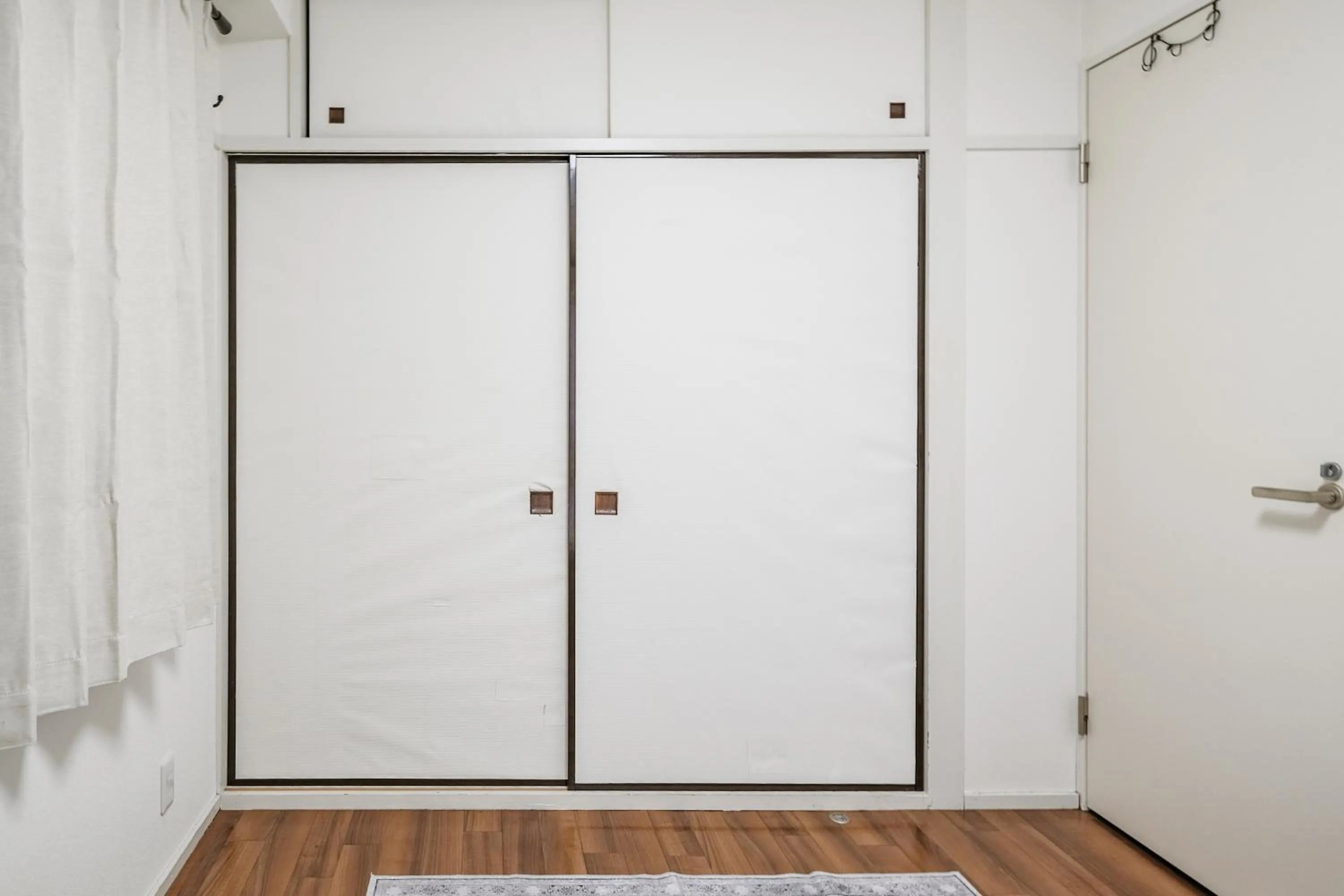 wardrobe in Ikebukuro La Rêve House