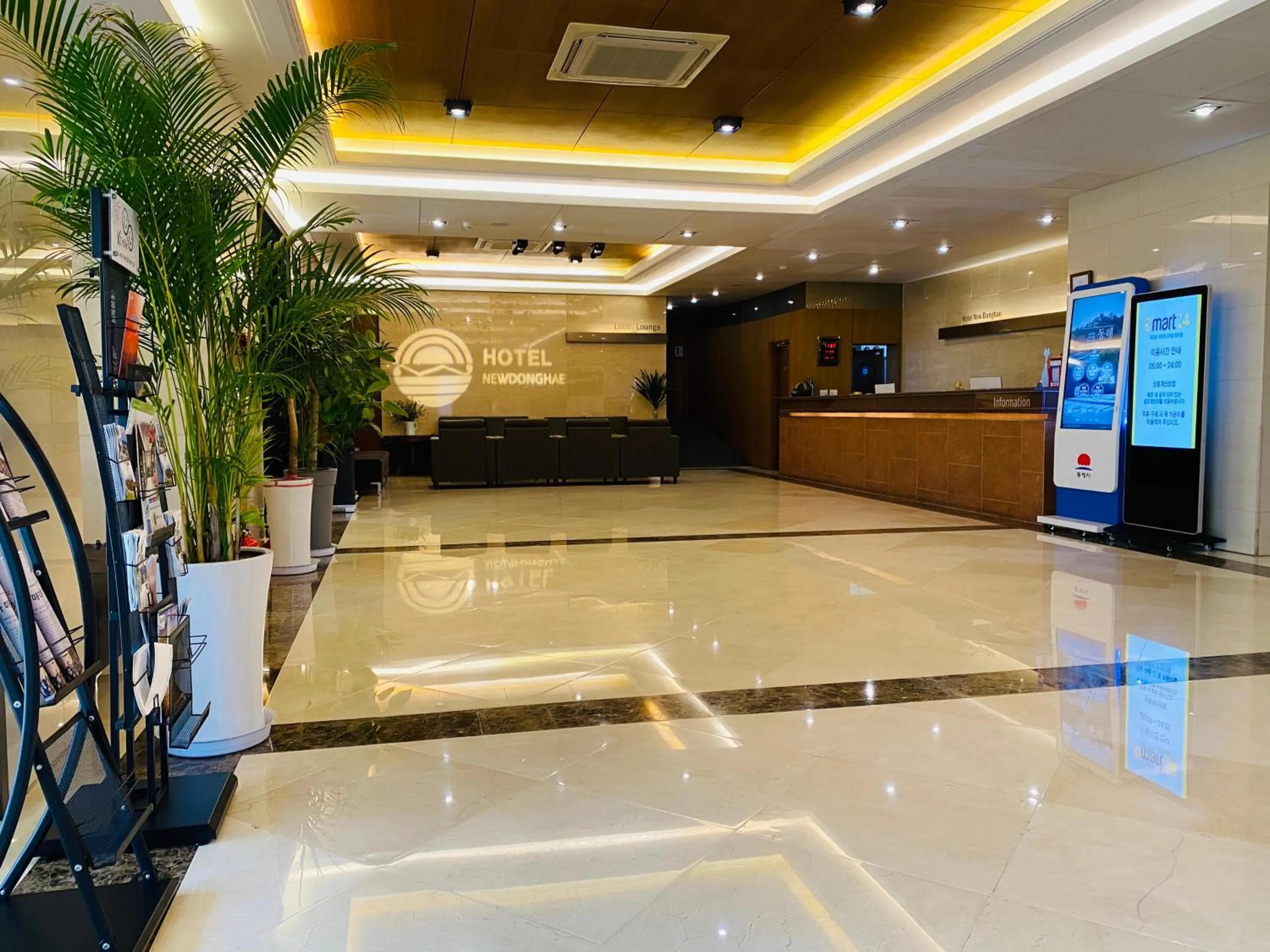 Lobby or reception in New Donghae Tourist Hotel