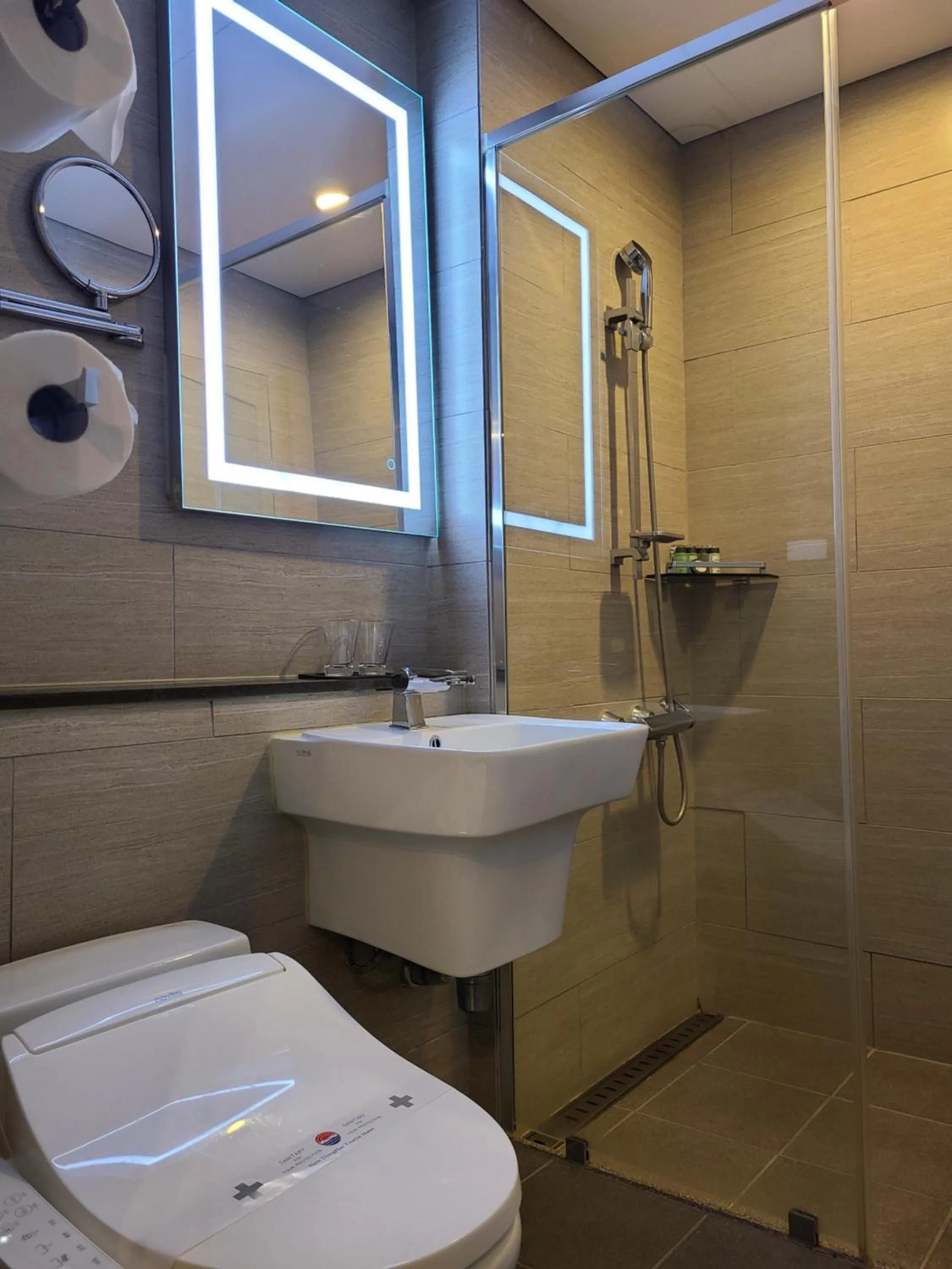 Bathroom in New Donghae Tourist Hotel