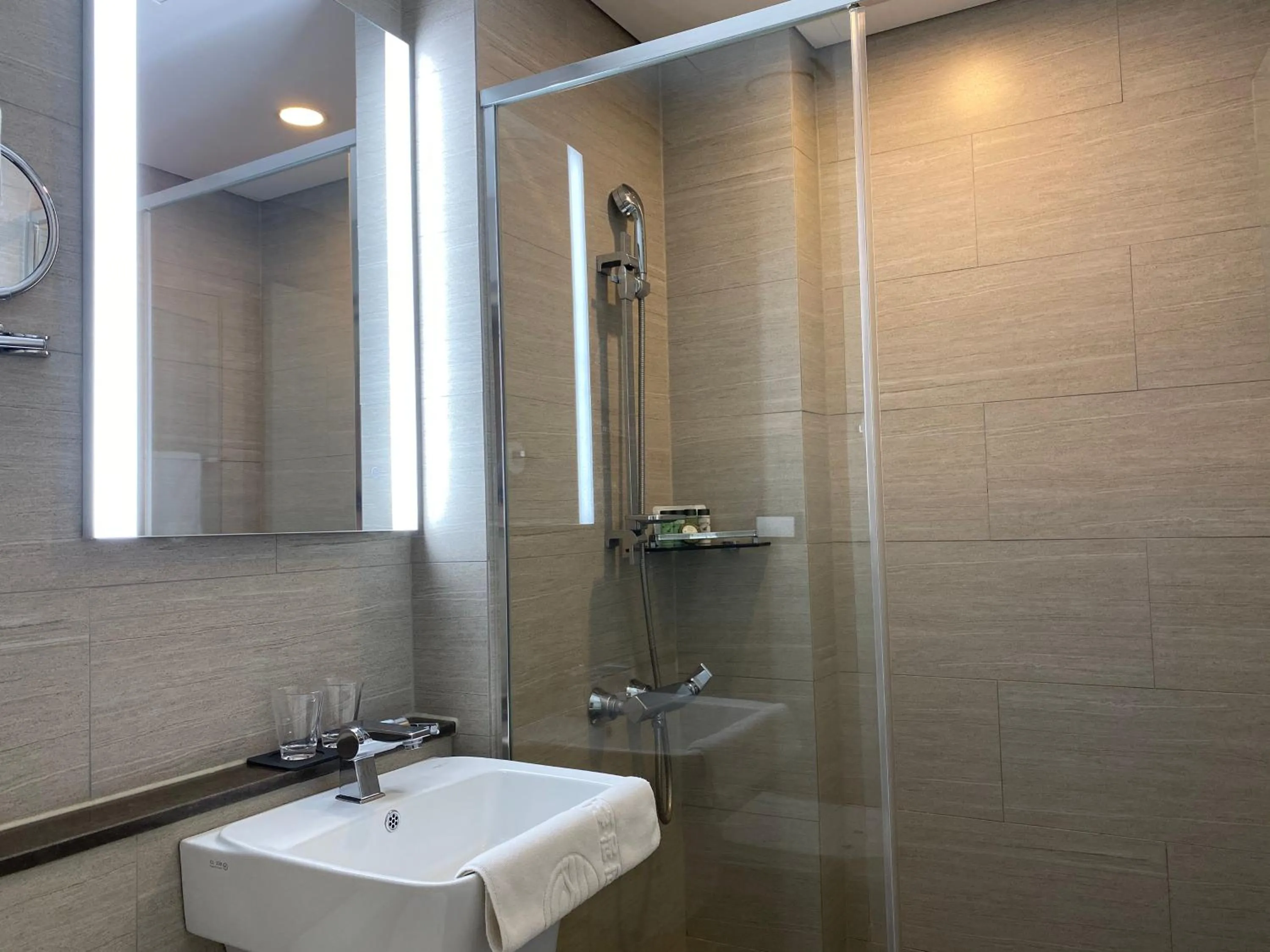 Bathroom in New Donghae Tourist Hotel