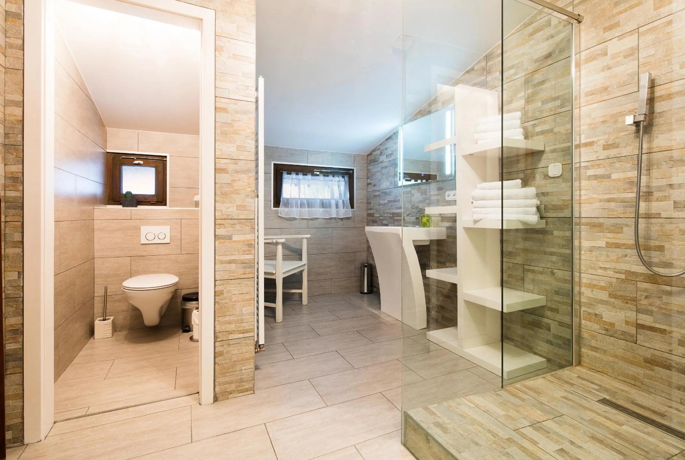 Bathroom in W & S Executive Apartments - Hallstatt I