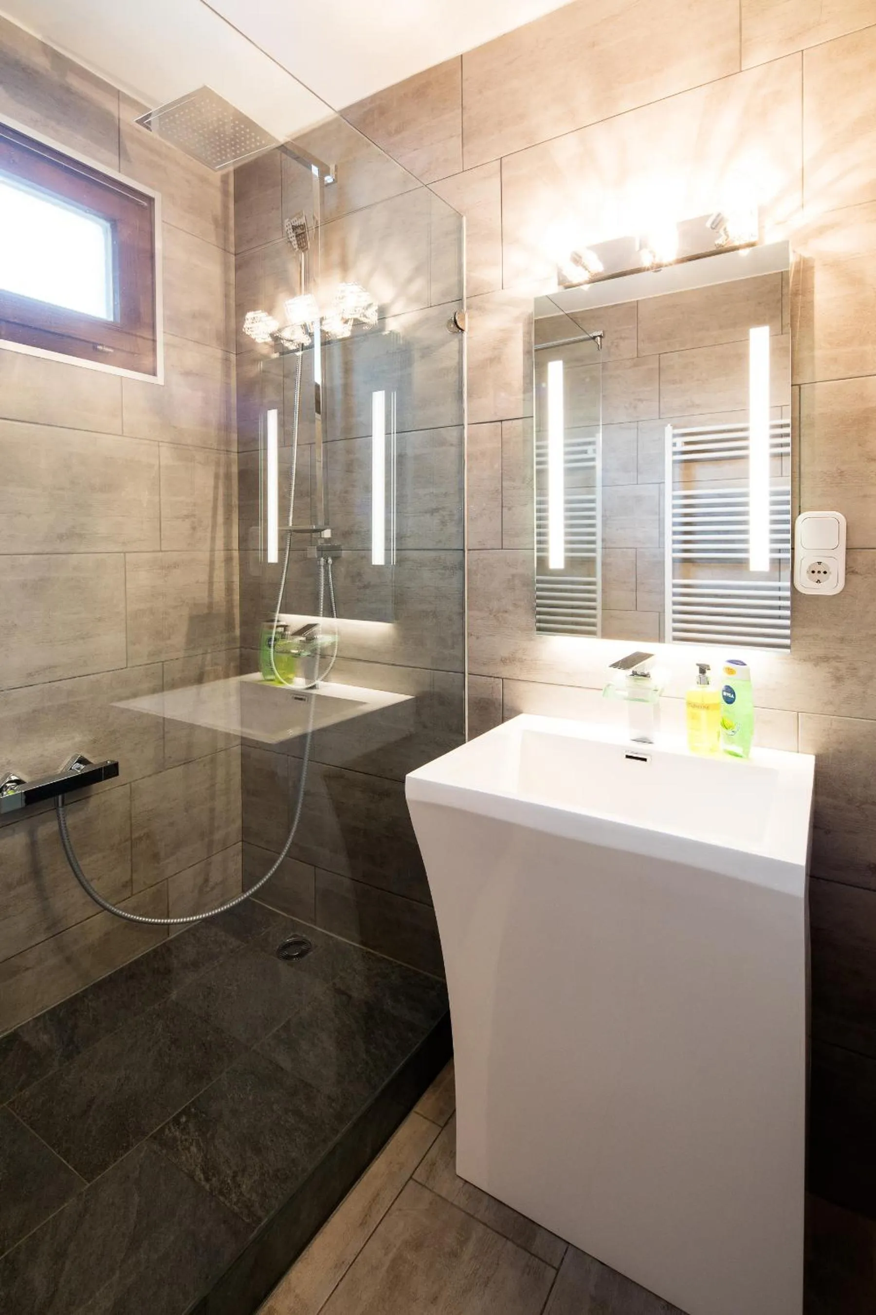 Shower in W & S Executive Apartments - Hallstatt I