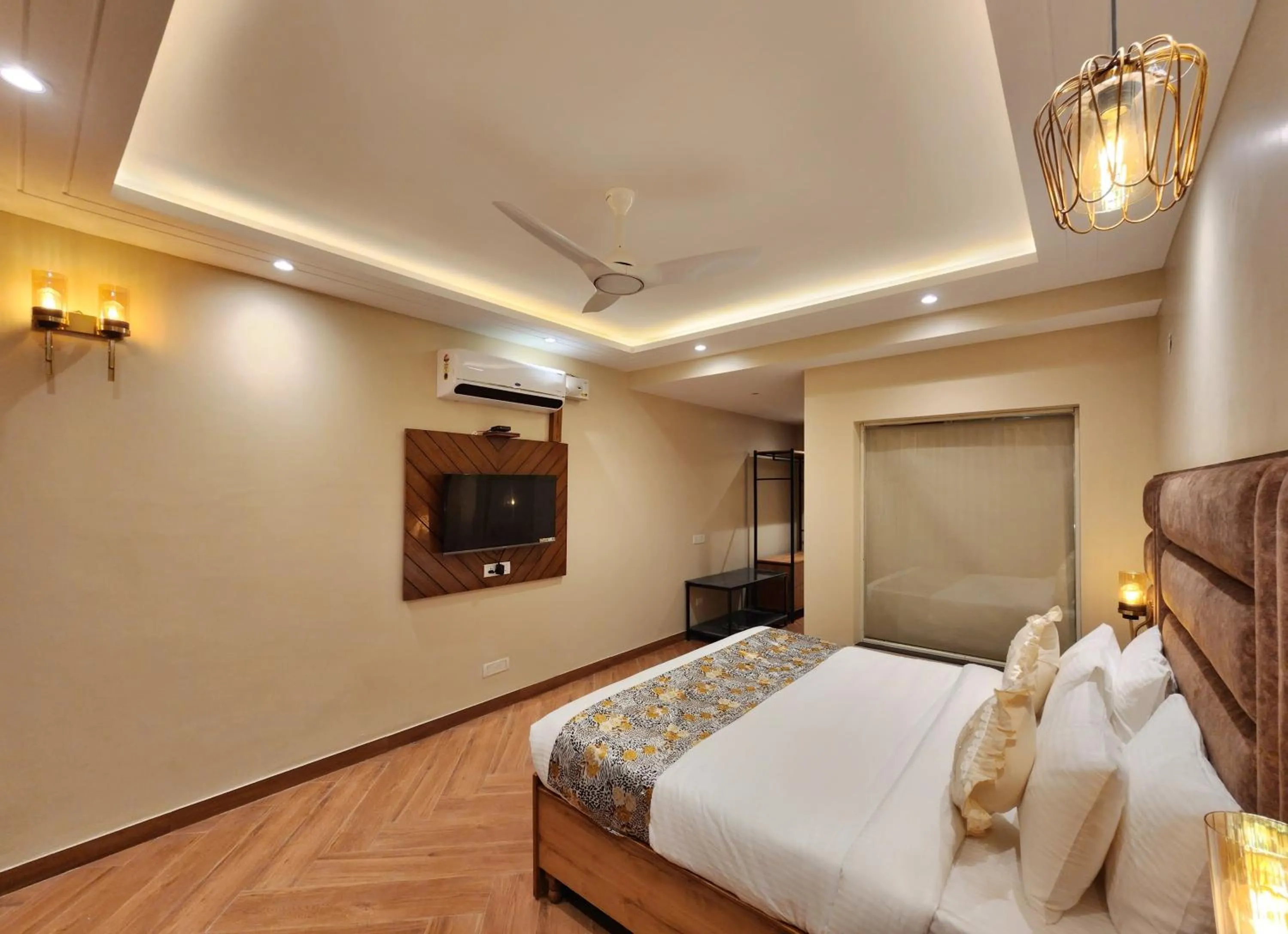 Bedroom, Bed in The Hamilton Kasauli