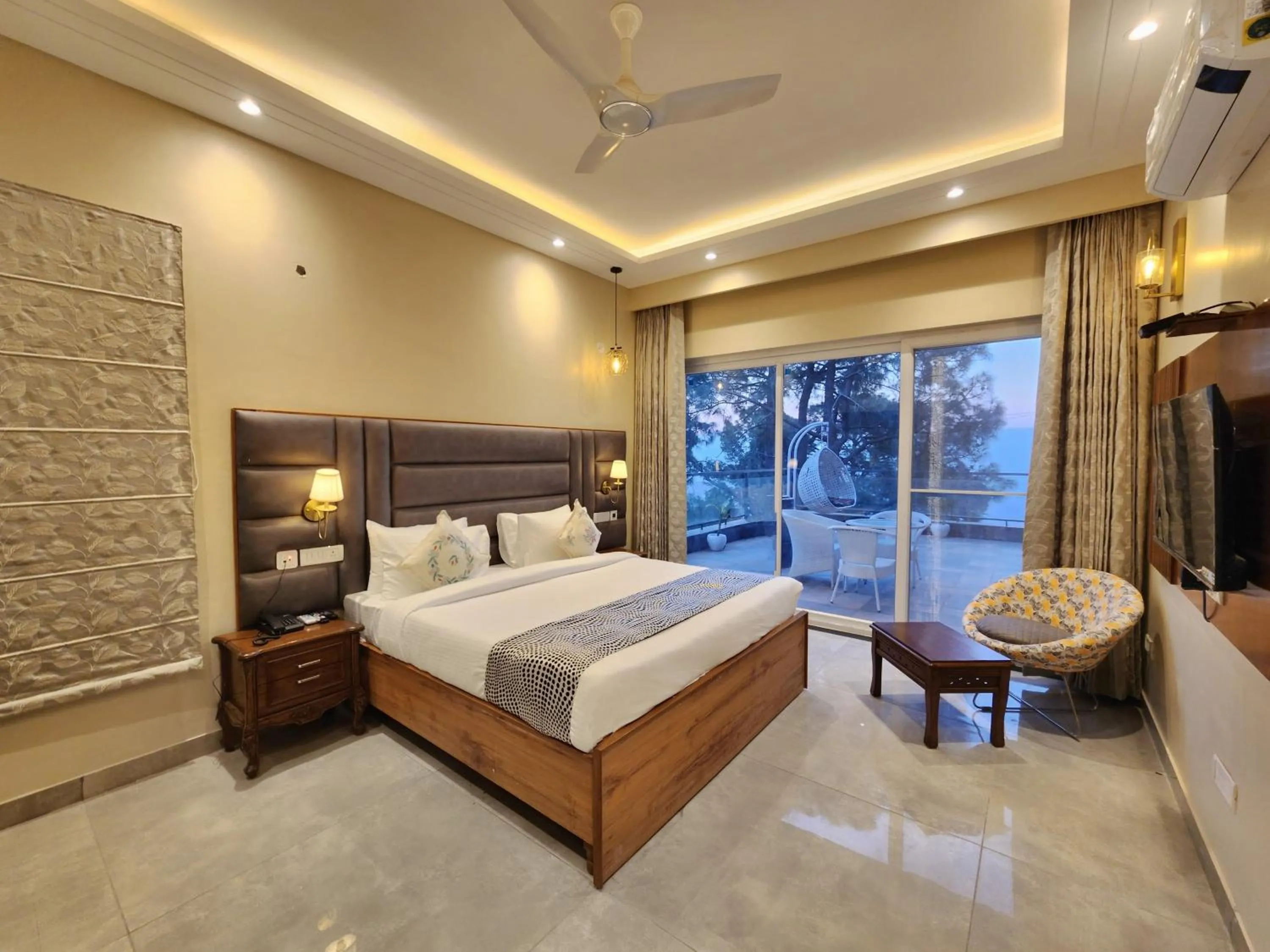 Bed in The Hamilton Kasauli