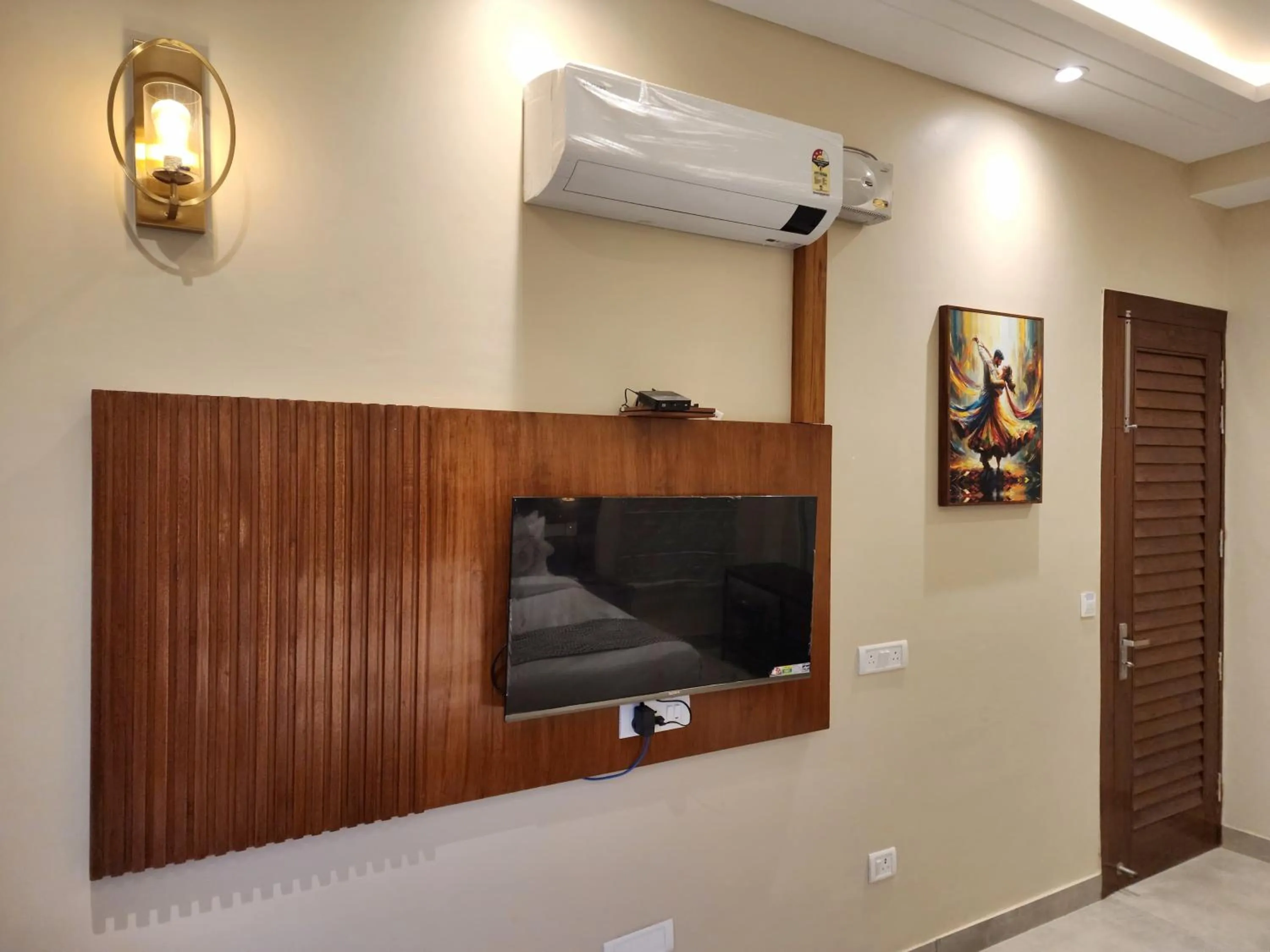 TV and multimedia in The Hamilton Kasauli