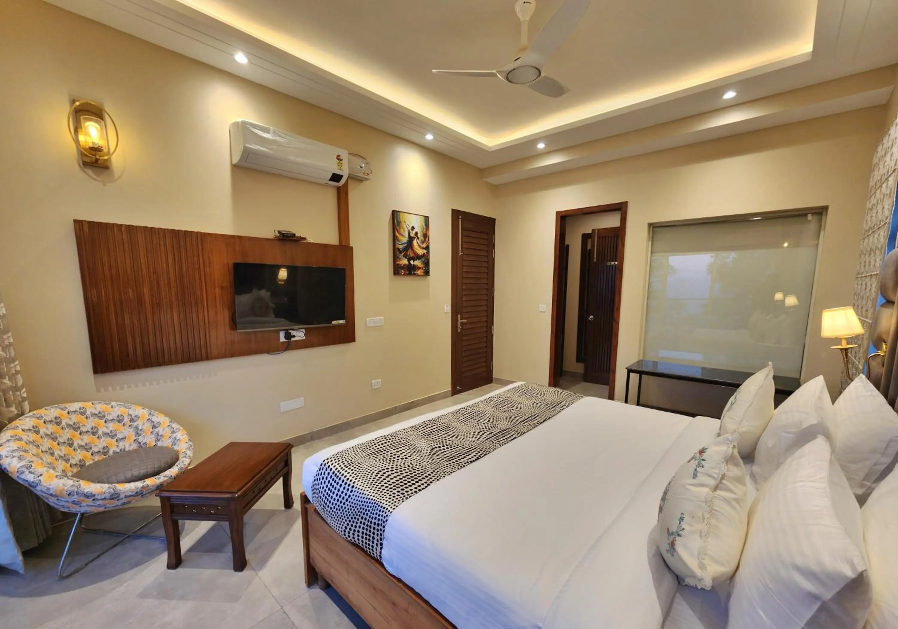 Bedroom, Bed in The Hamilton Kasauli