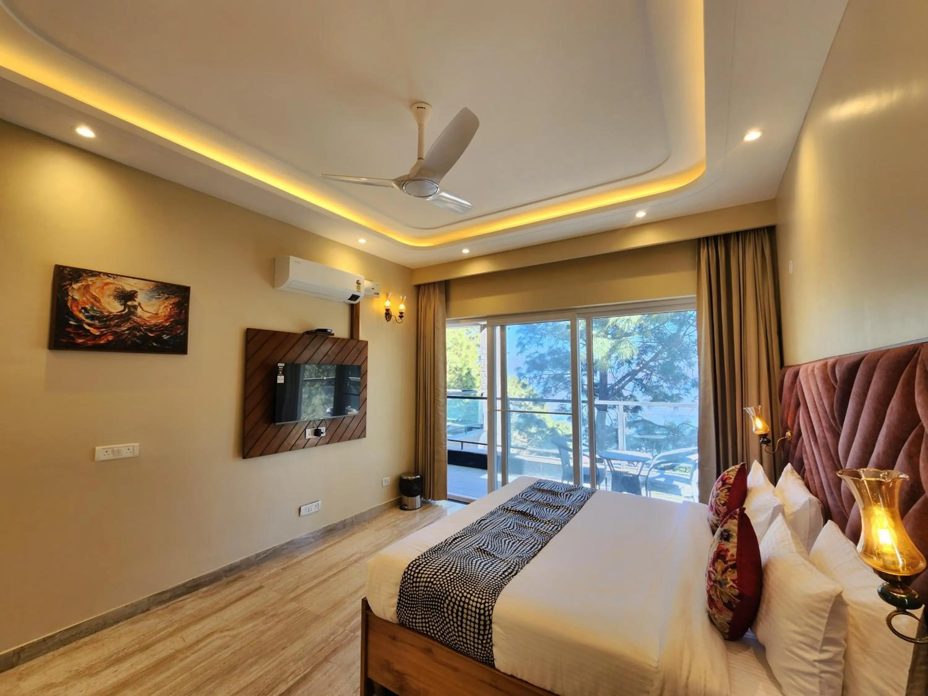 Bedroom, Bed in The Hamilton Kasauli