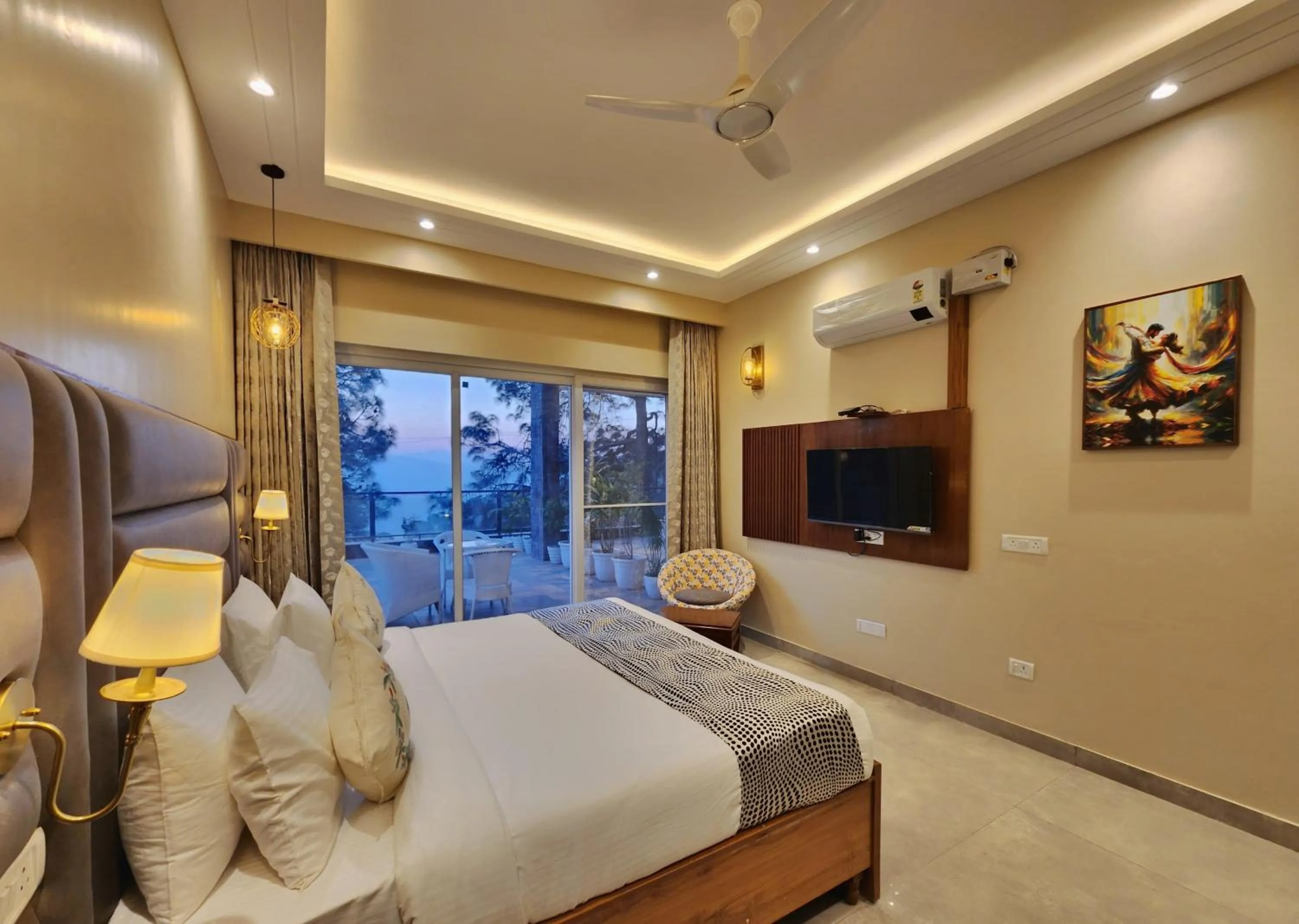 Bedroom, Bed in The Hamilton Kasauli