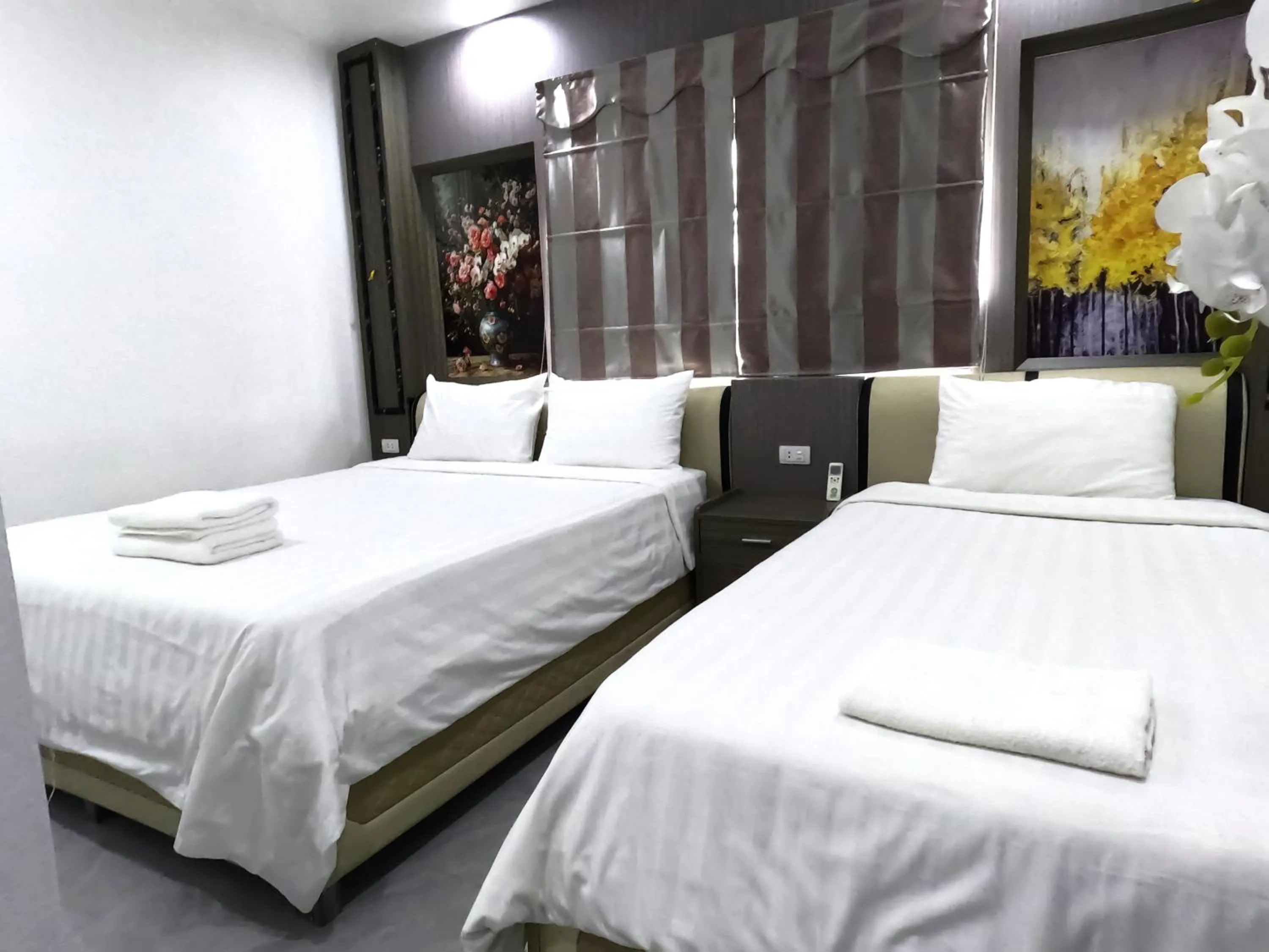 Deluxe Twin Room in Vang Vieng Rivercube Hotel