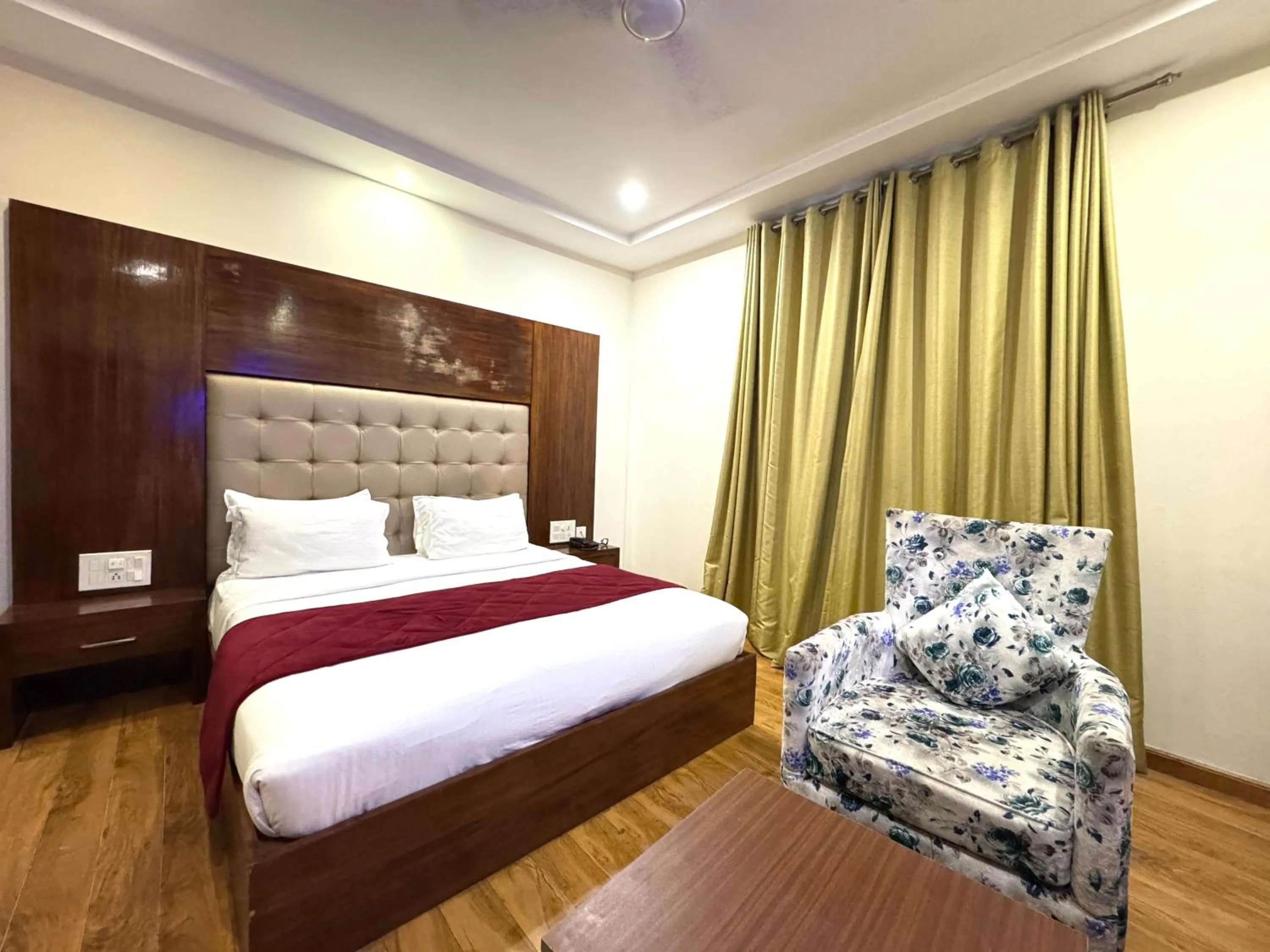 Bedroom, Bed in Hotel Bahl Regency