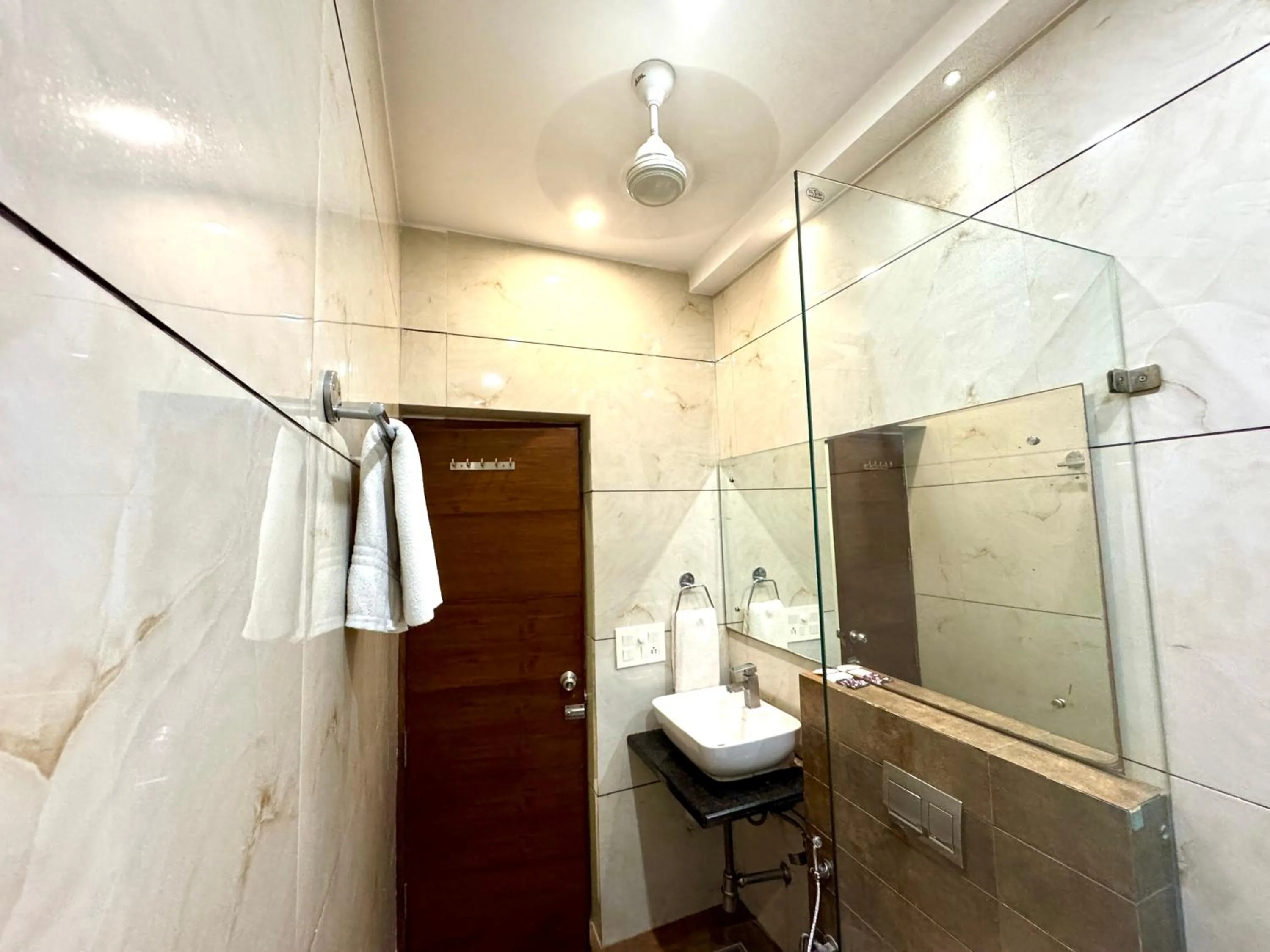 Shower in Hotel Bahl Regency