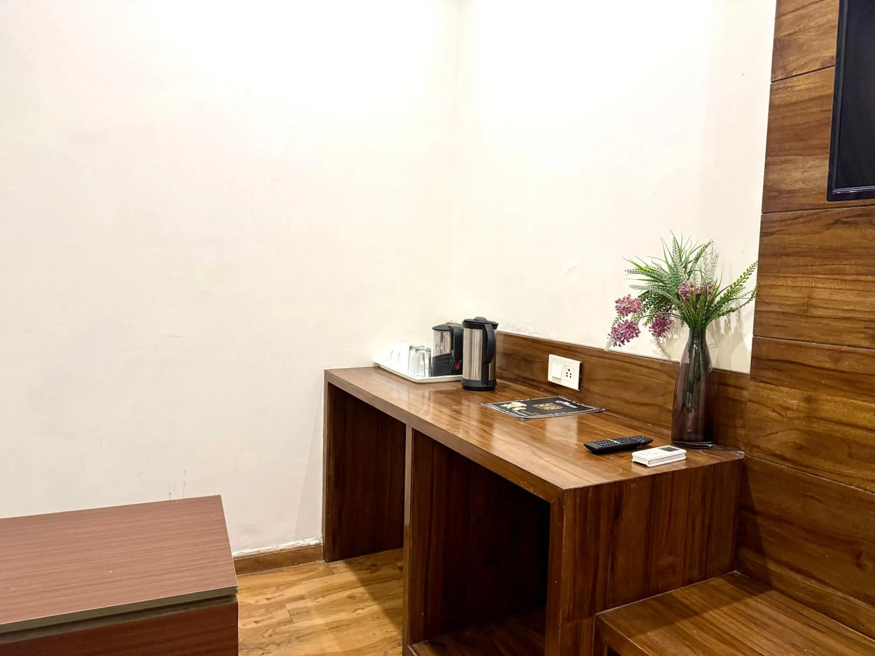 Coffee/tea facilities in Hotel Bahl Regency