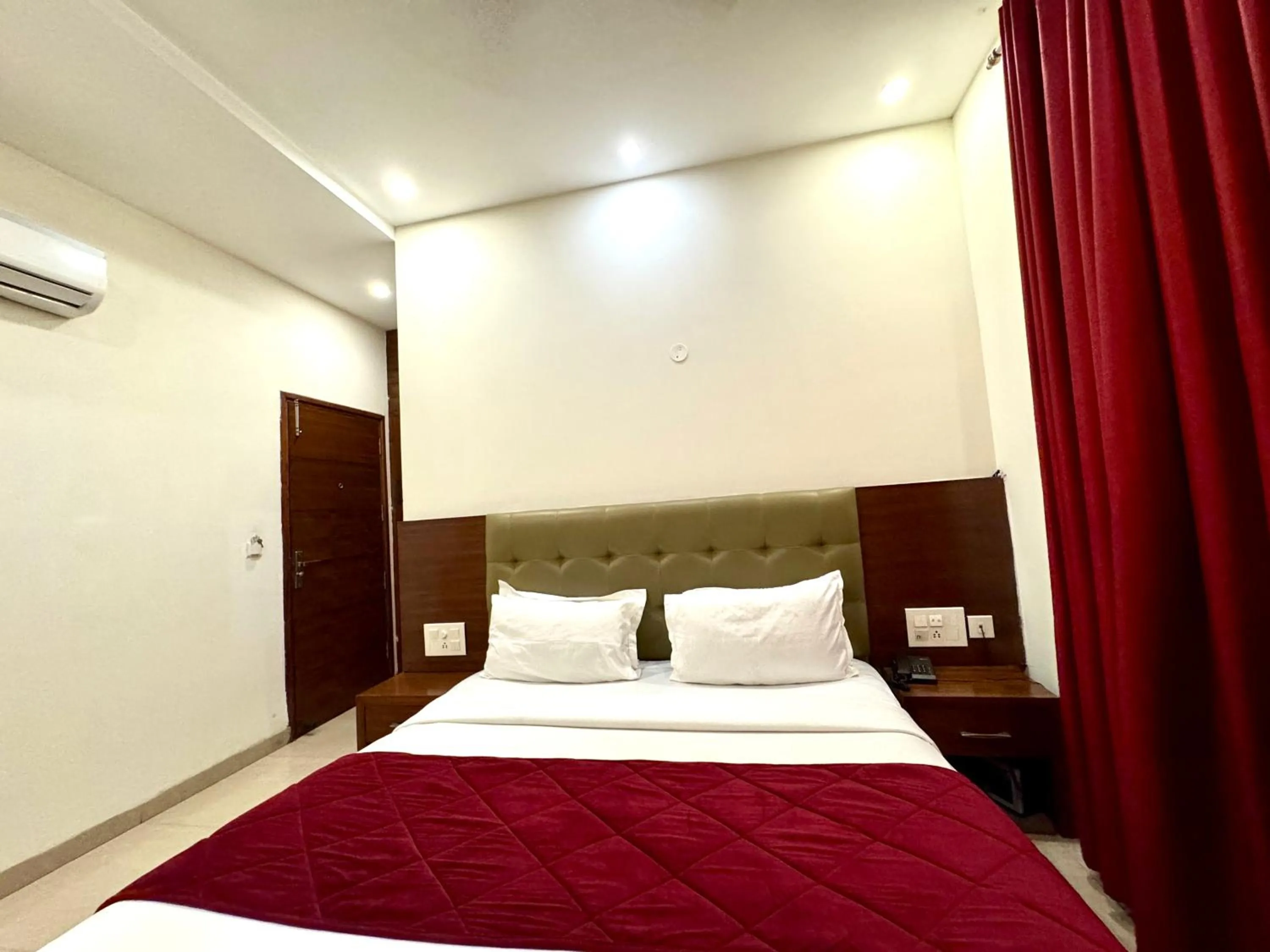 Bed in Hotel Bahl Regency