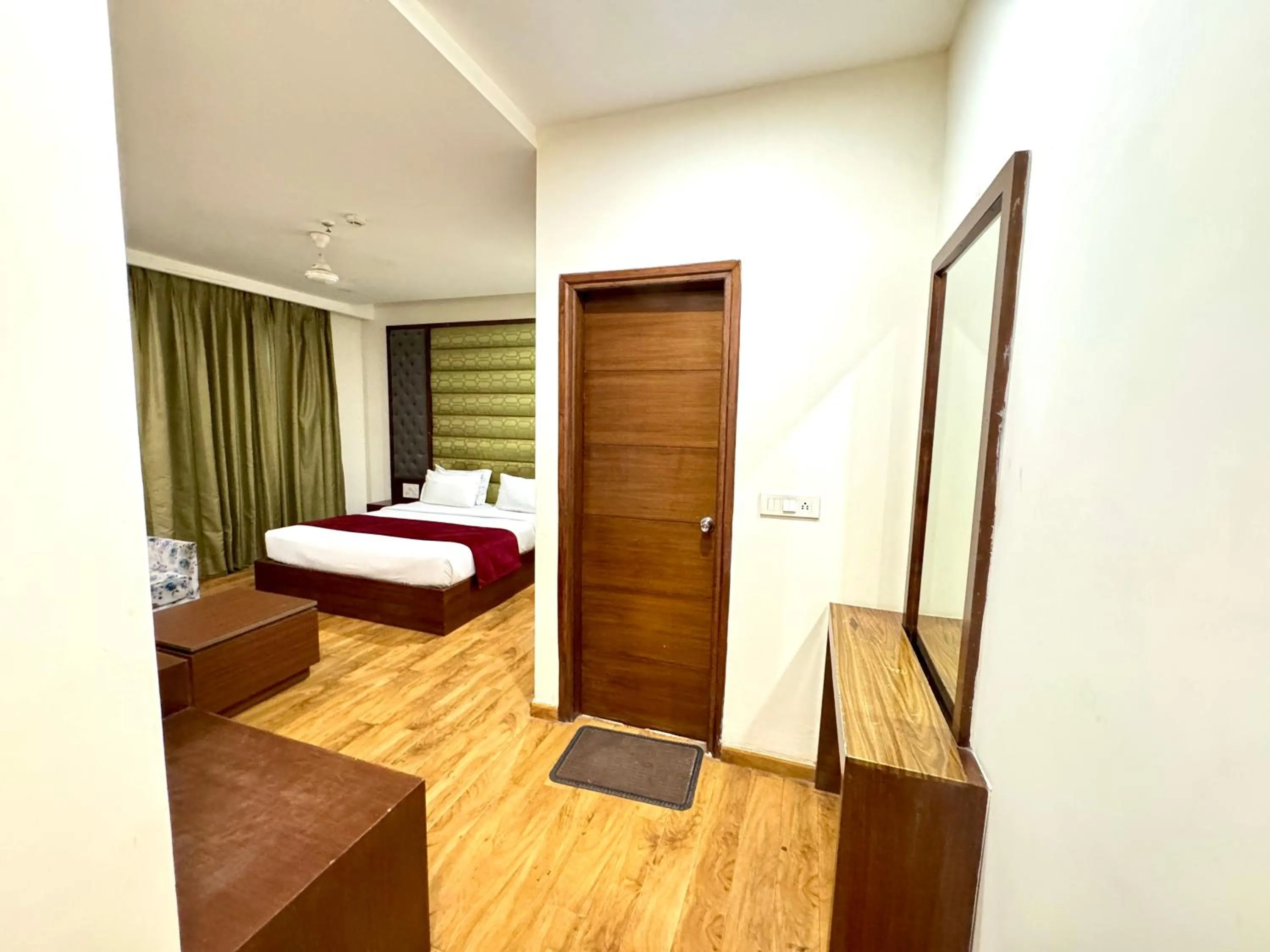 Bedroom, Bed in Hotel Bahl Regency