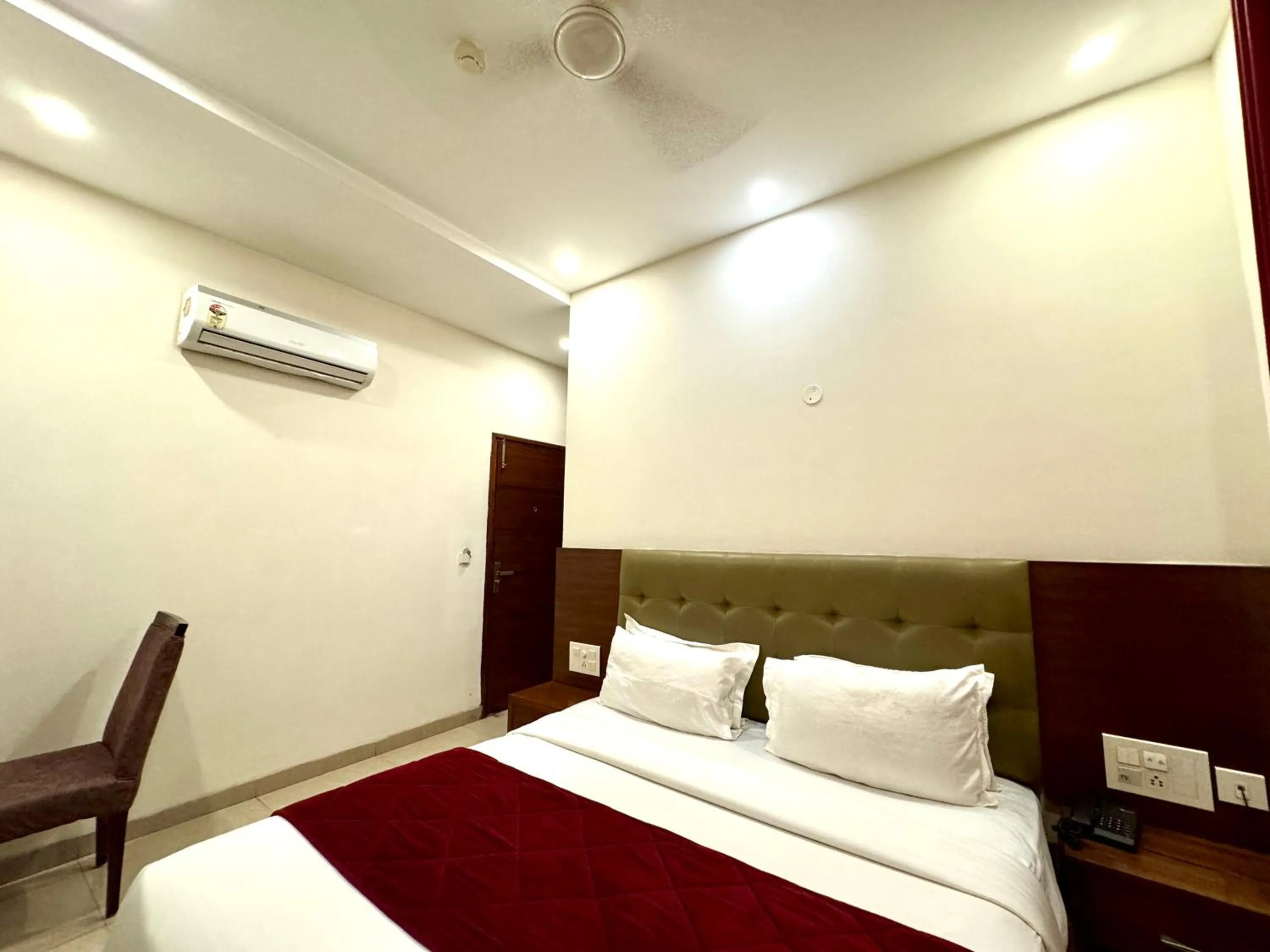 Bed in Hotel Bahl Regency