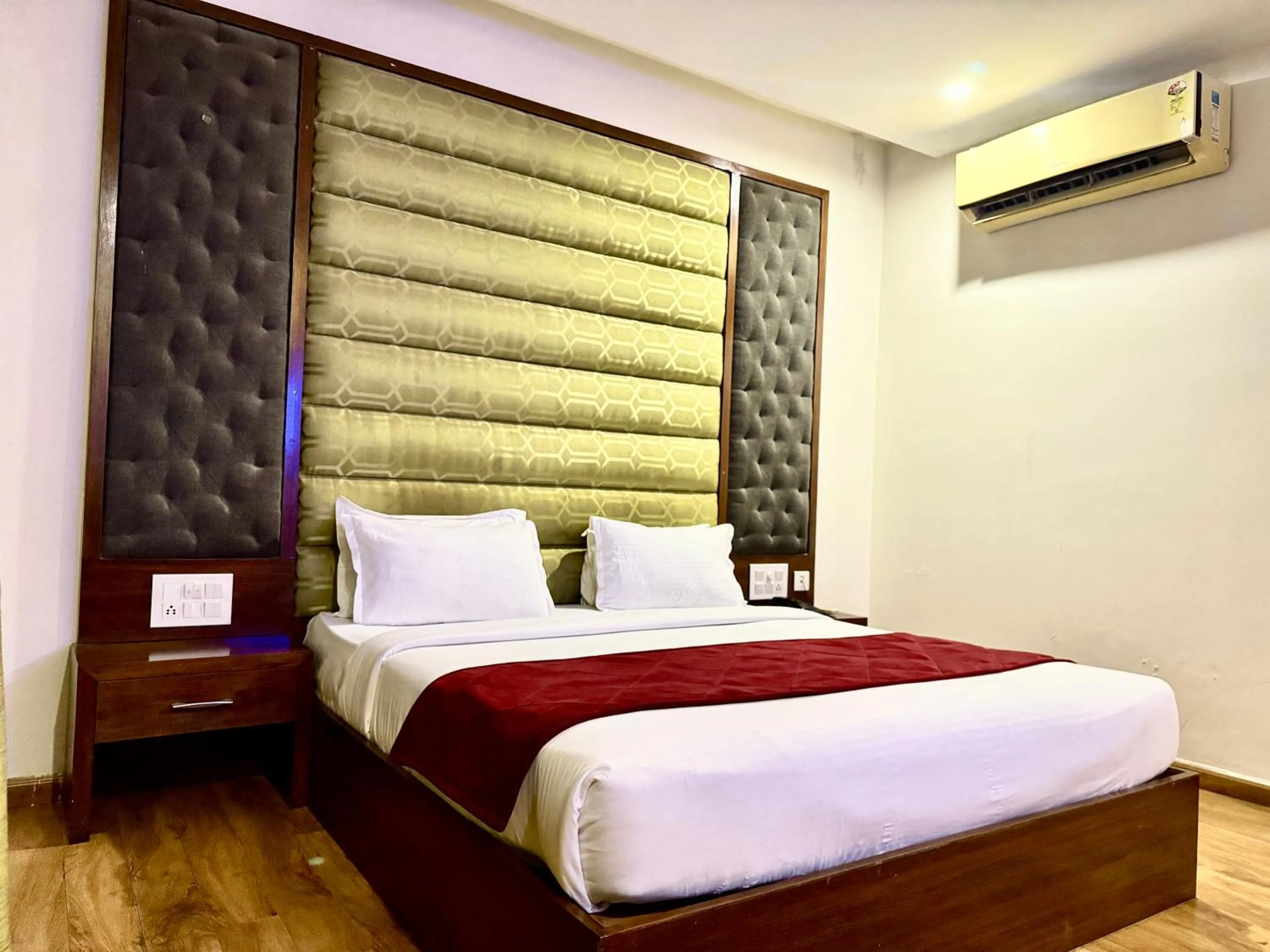 Bedroom, Bed in Hotel Bahl Regency