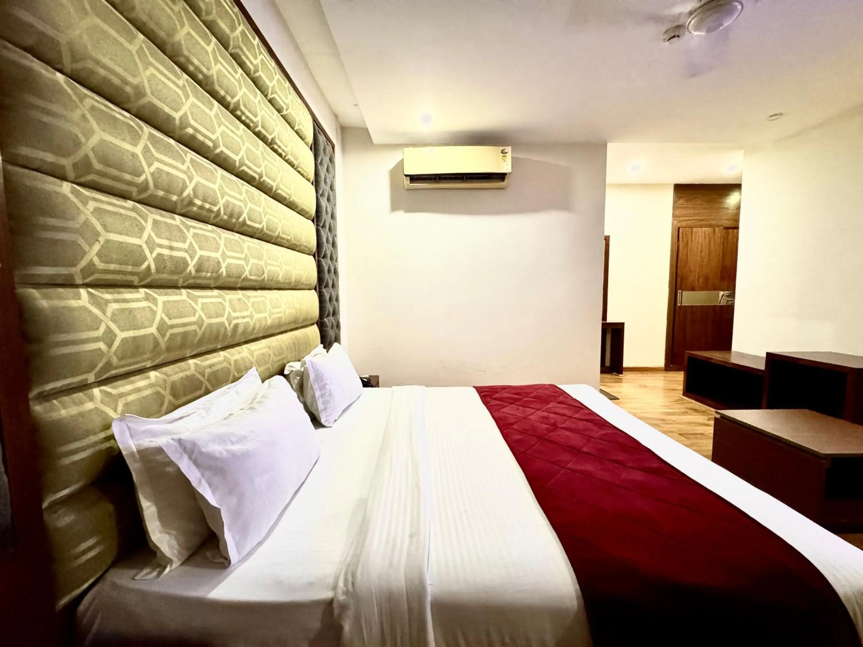 Bed in Hotel Bahl Regency