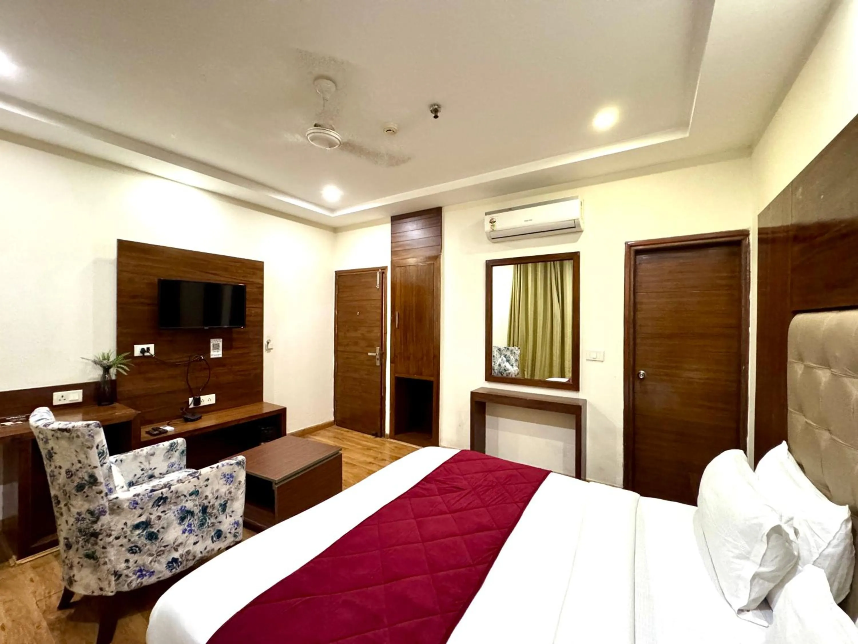 Bedroom, Bed in Hotel Bahl Regency