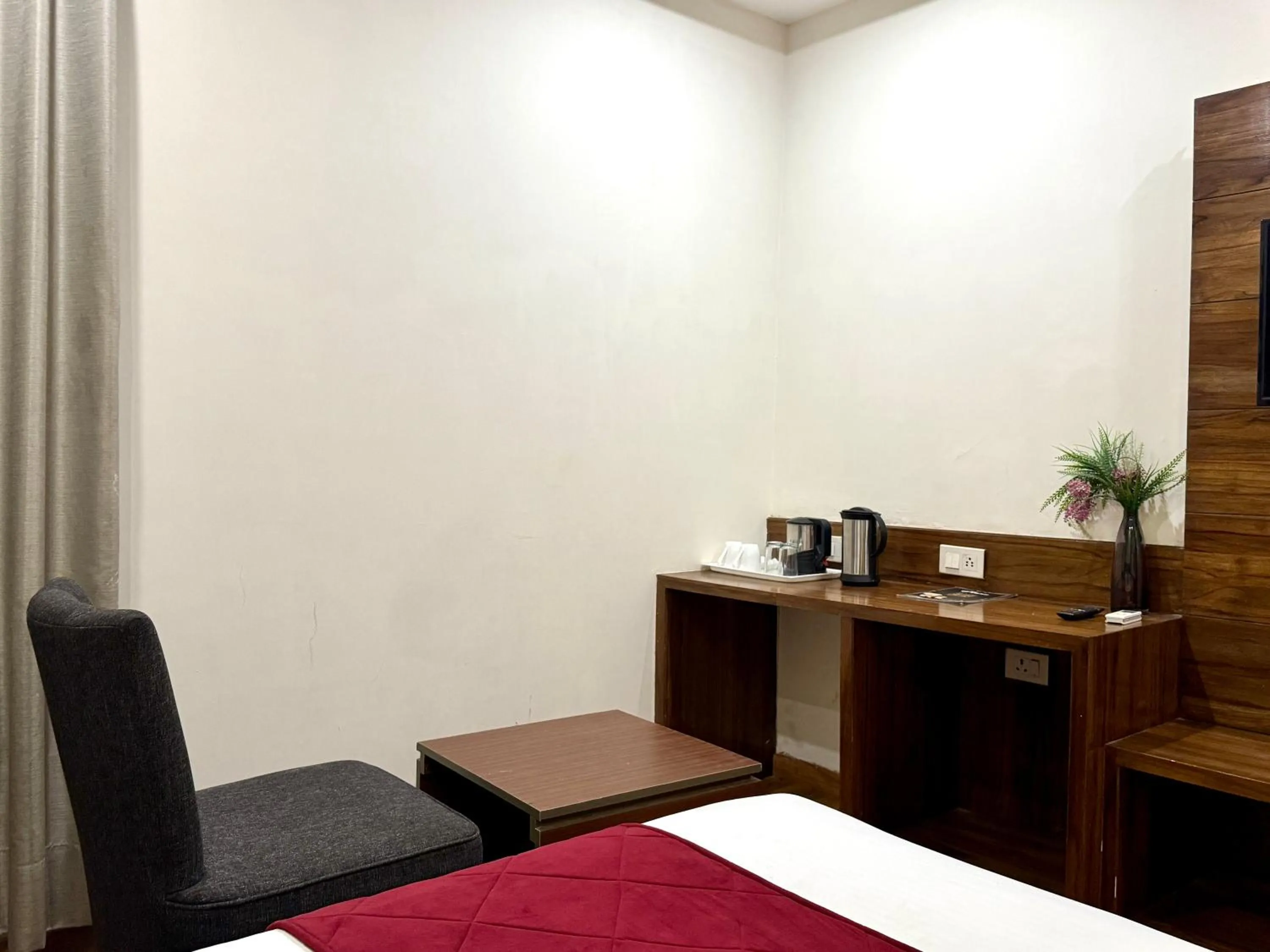 Bedroom, Bed in Hotel Bahl Regency