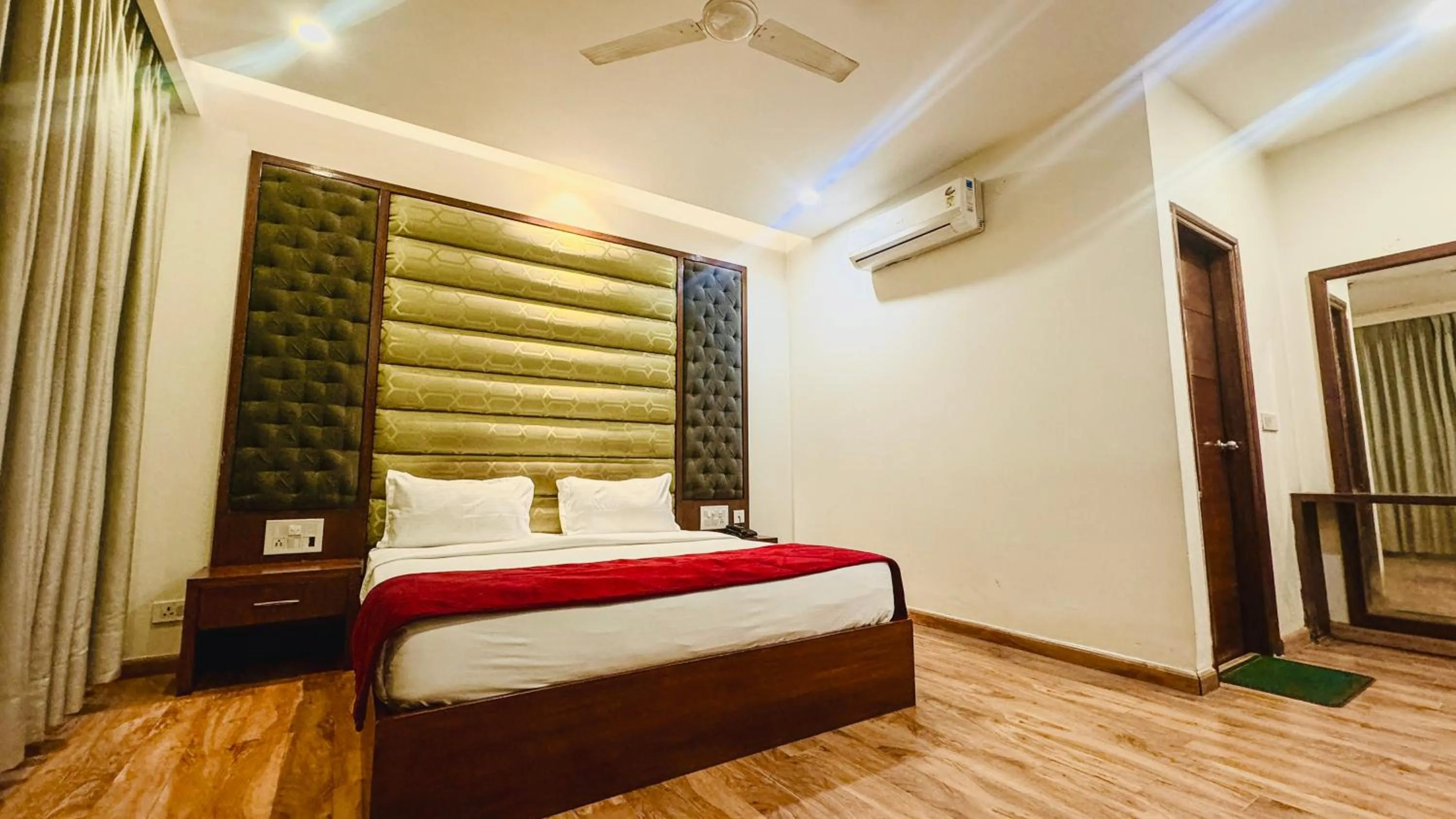 Bed in Hotel Bahl Regency