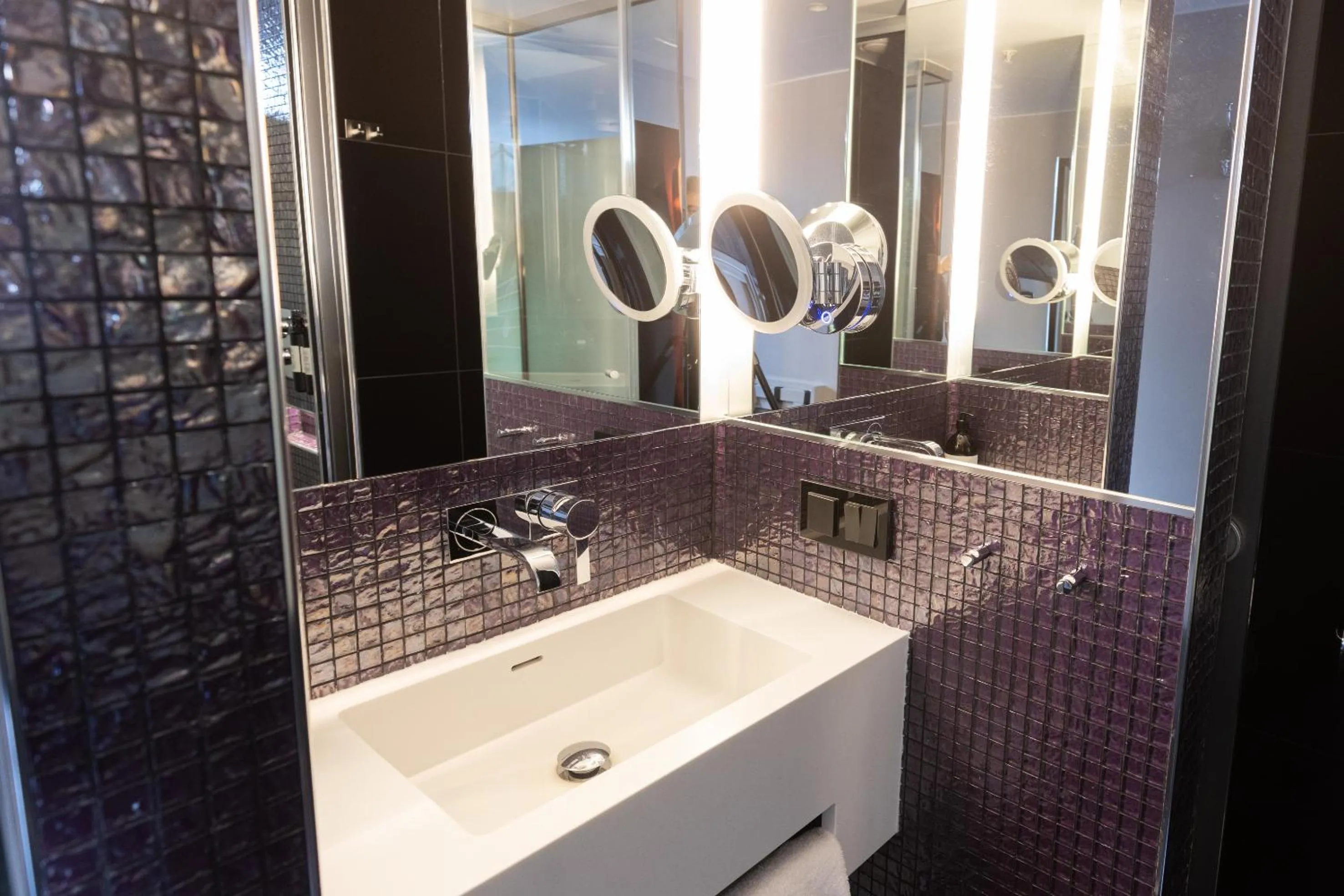 Shower in Hotel Oleana