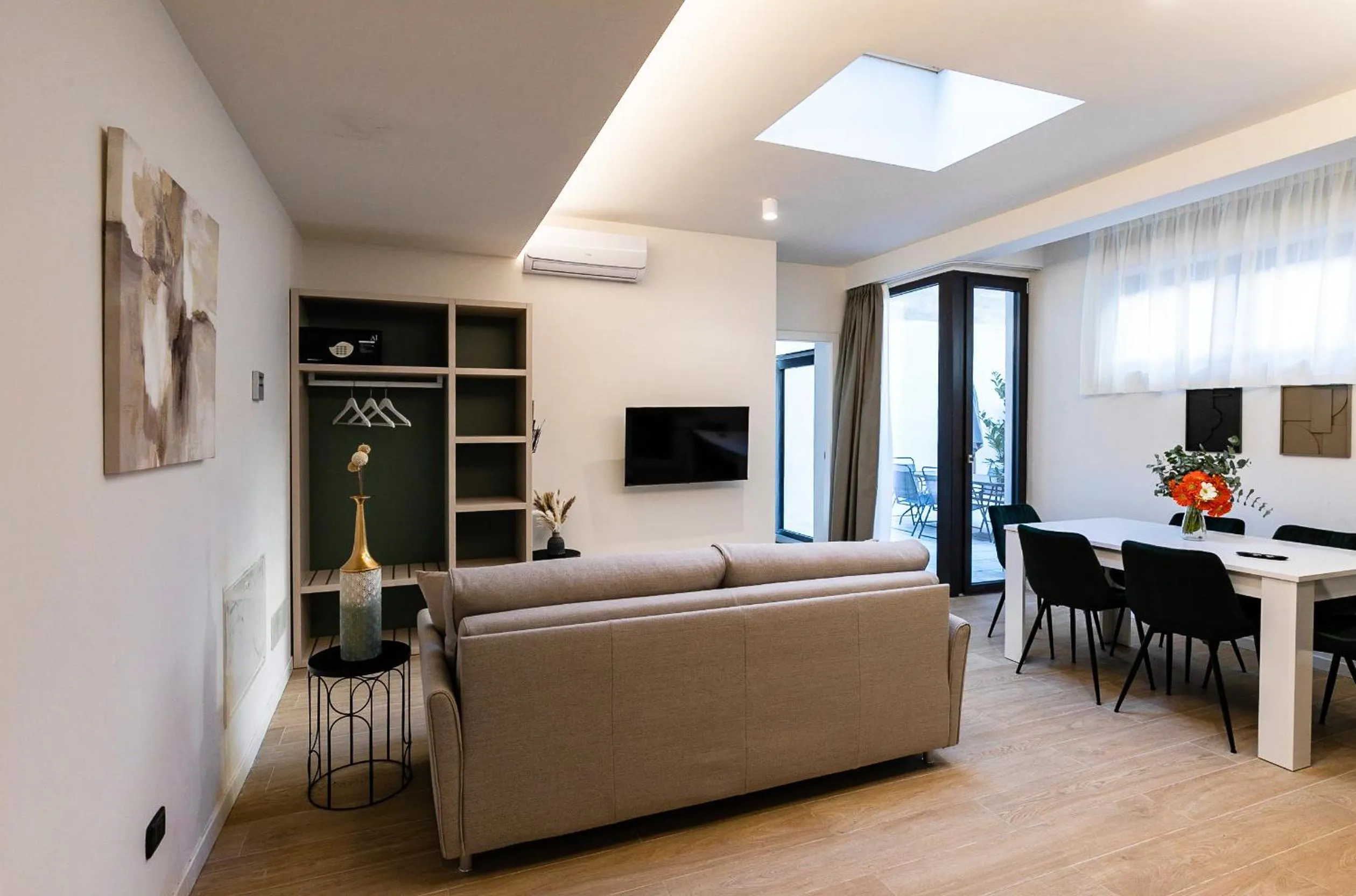 TV and multimedia in Aiello Hotels - CityLife Apartments