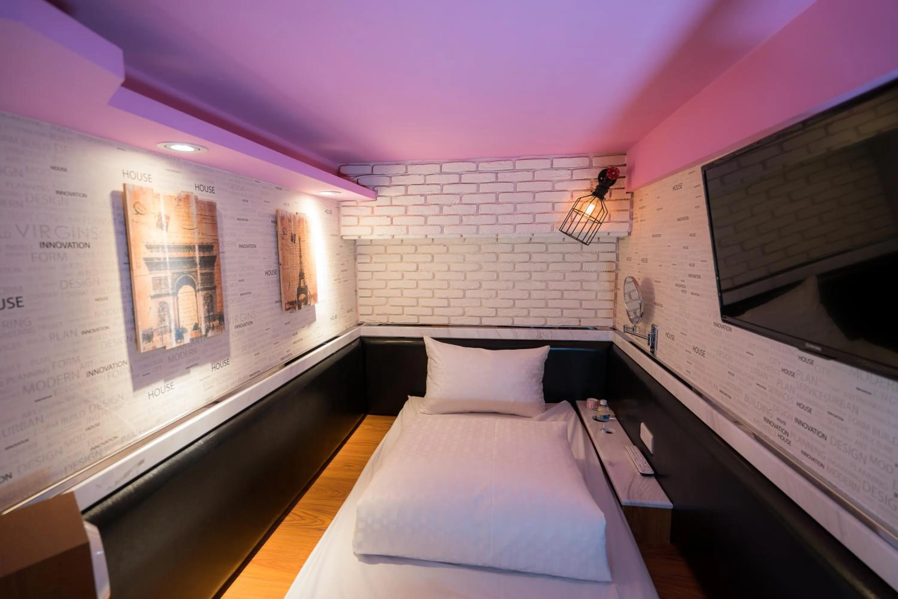 Photo of the whole room, Bed in Kenting My Home