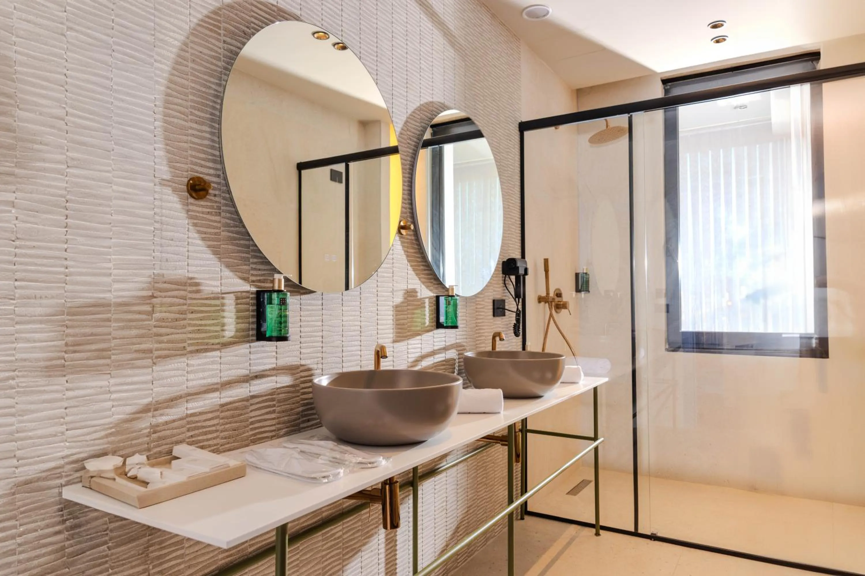 Shower in Si Hotel Tirana