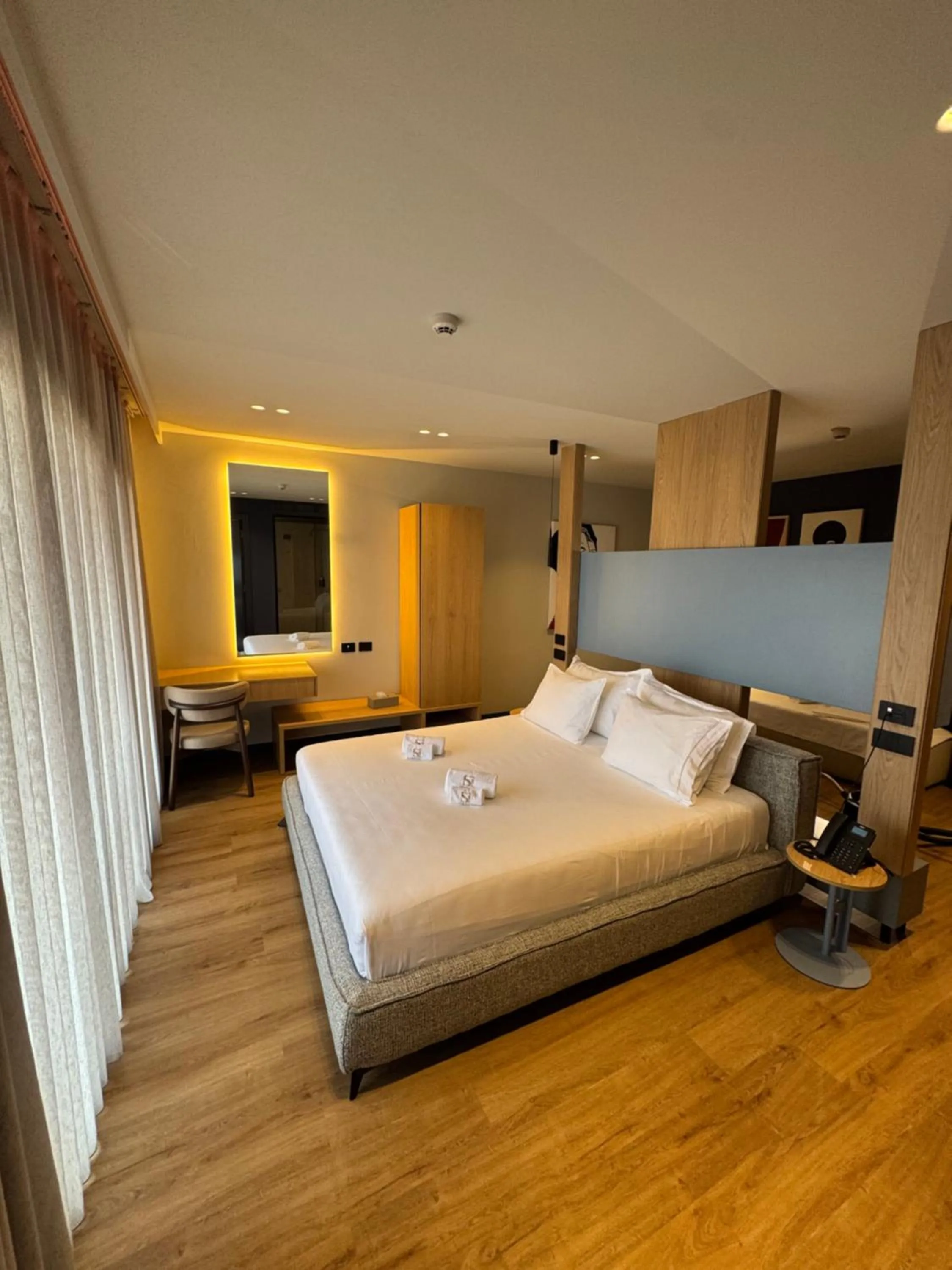 Bedroom, Bed in Si Hotel Tirana