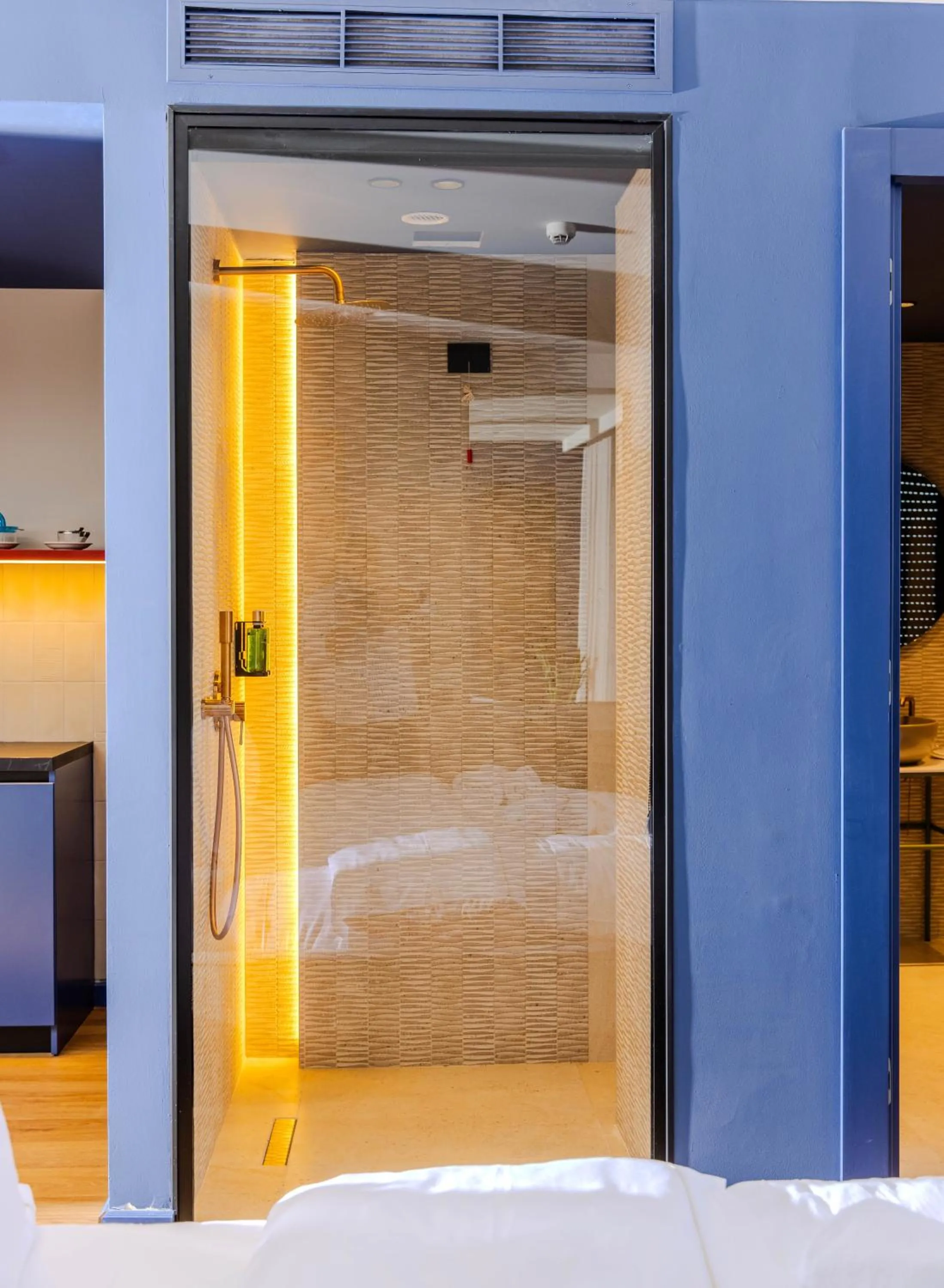 Shower in Si Hotel Tirana