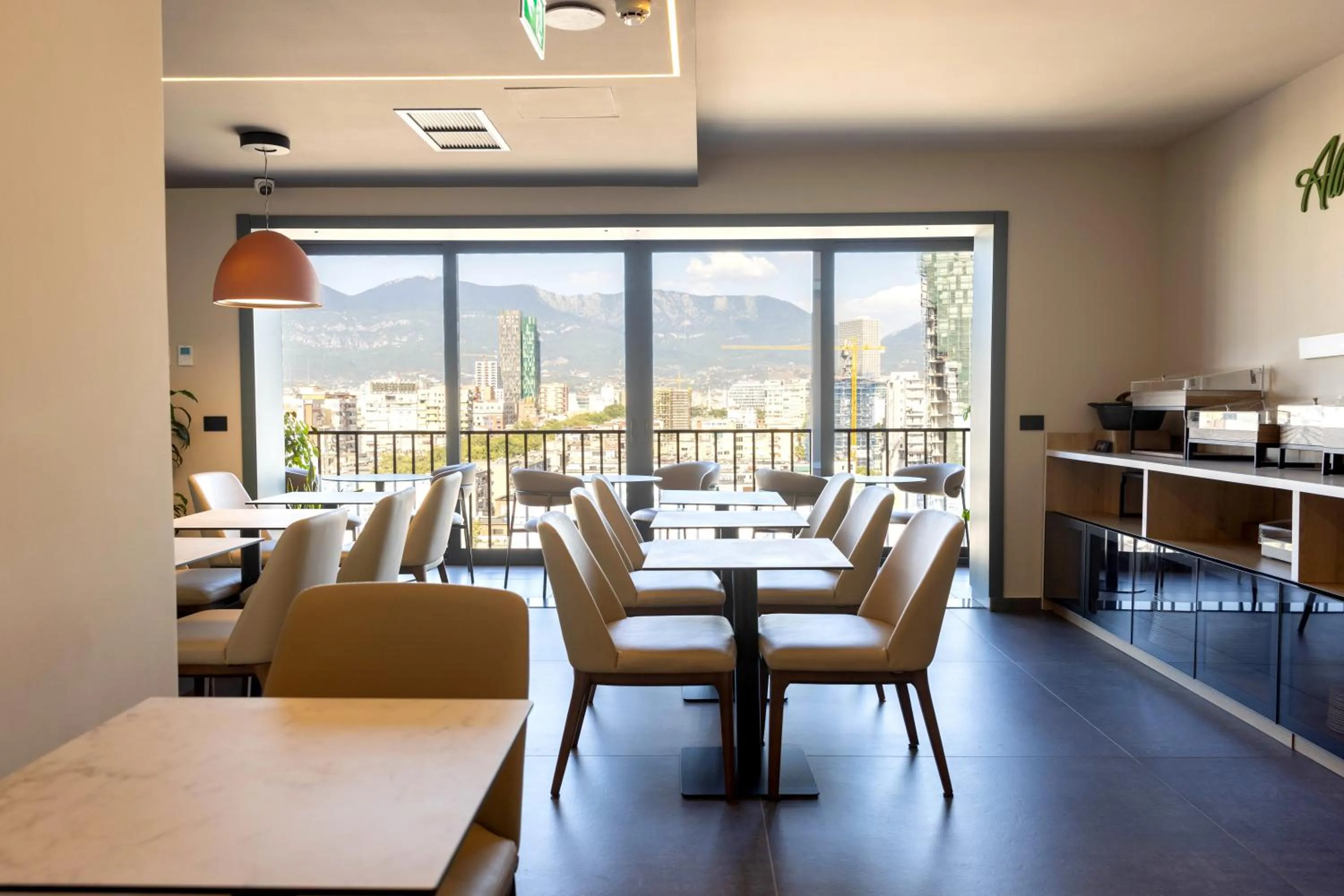 Breakfast in Si Hotel Tirana