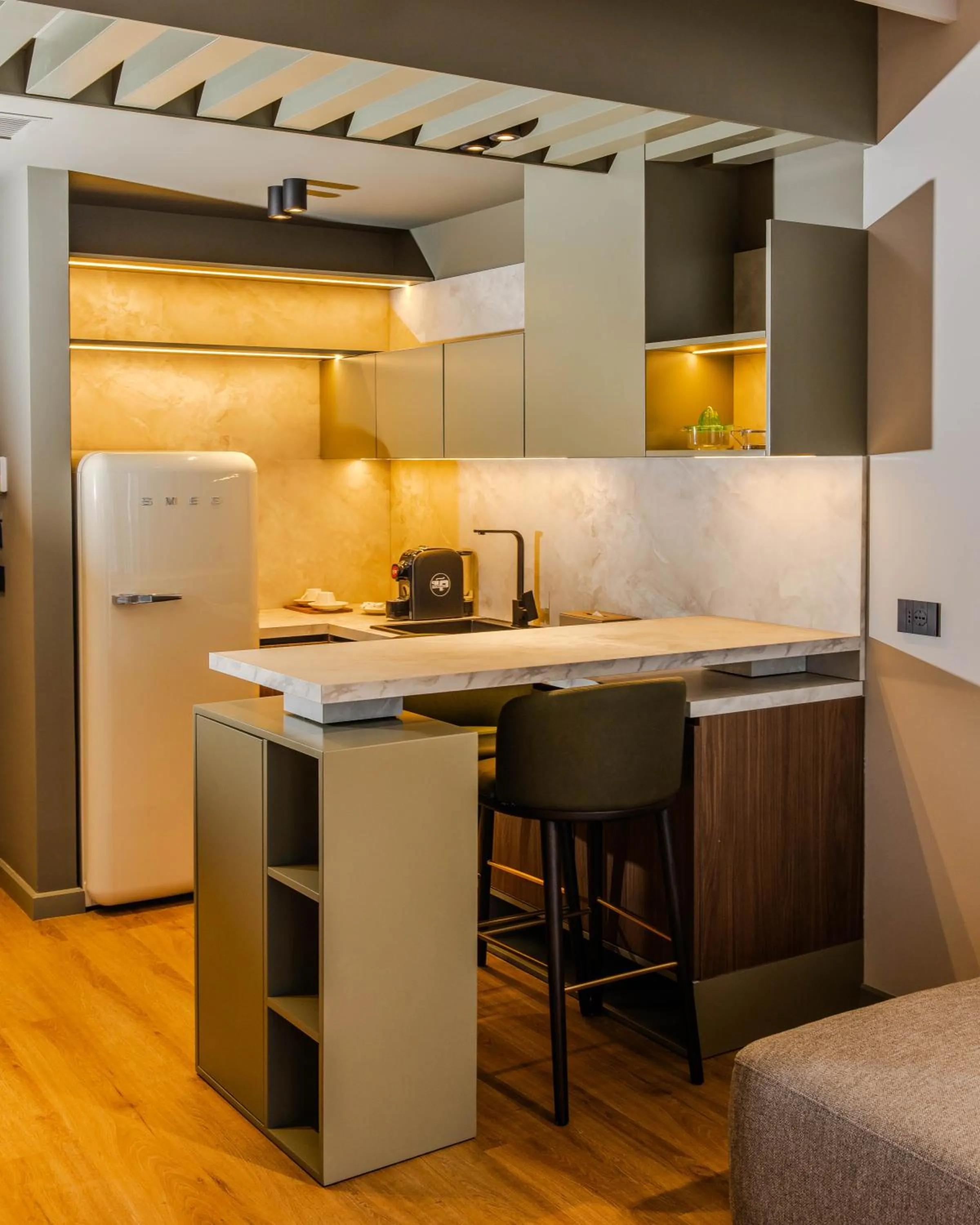 kitchen in Si Hotel Tirana