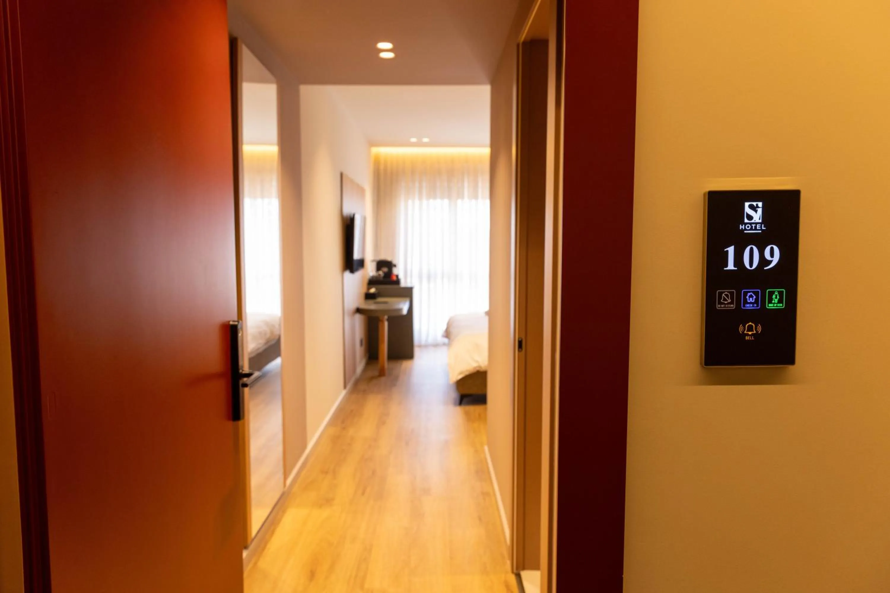 TV and multimedia in Si Hotel Tirana