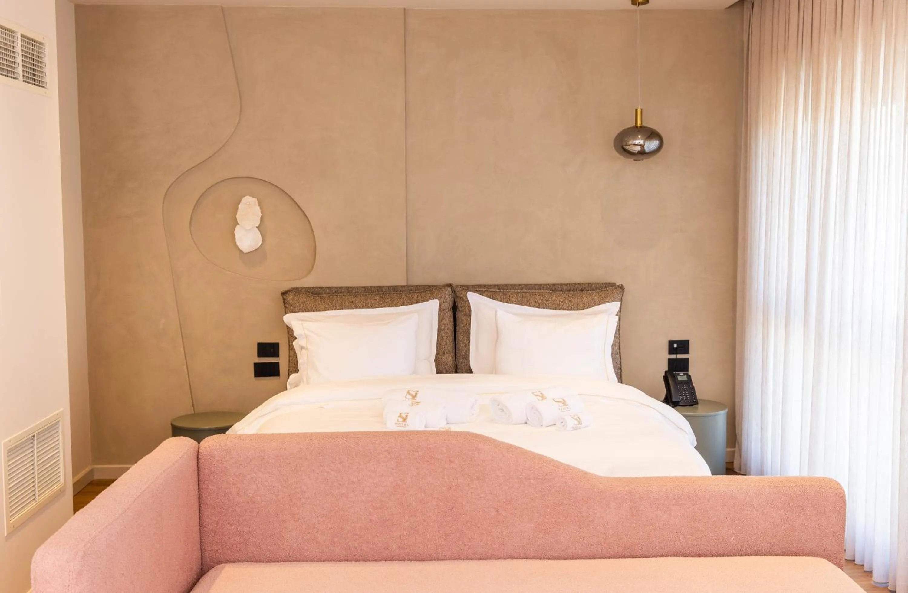 Bathroom, Bed in Si Hotel Tirana