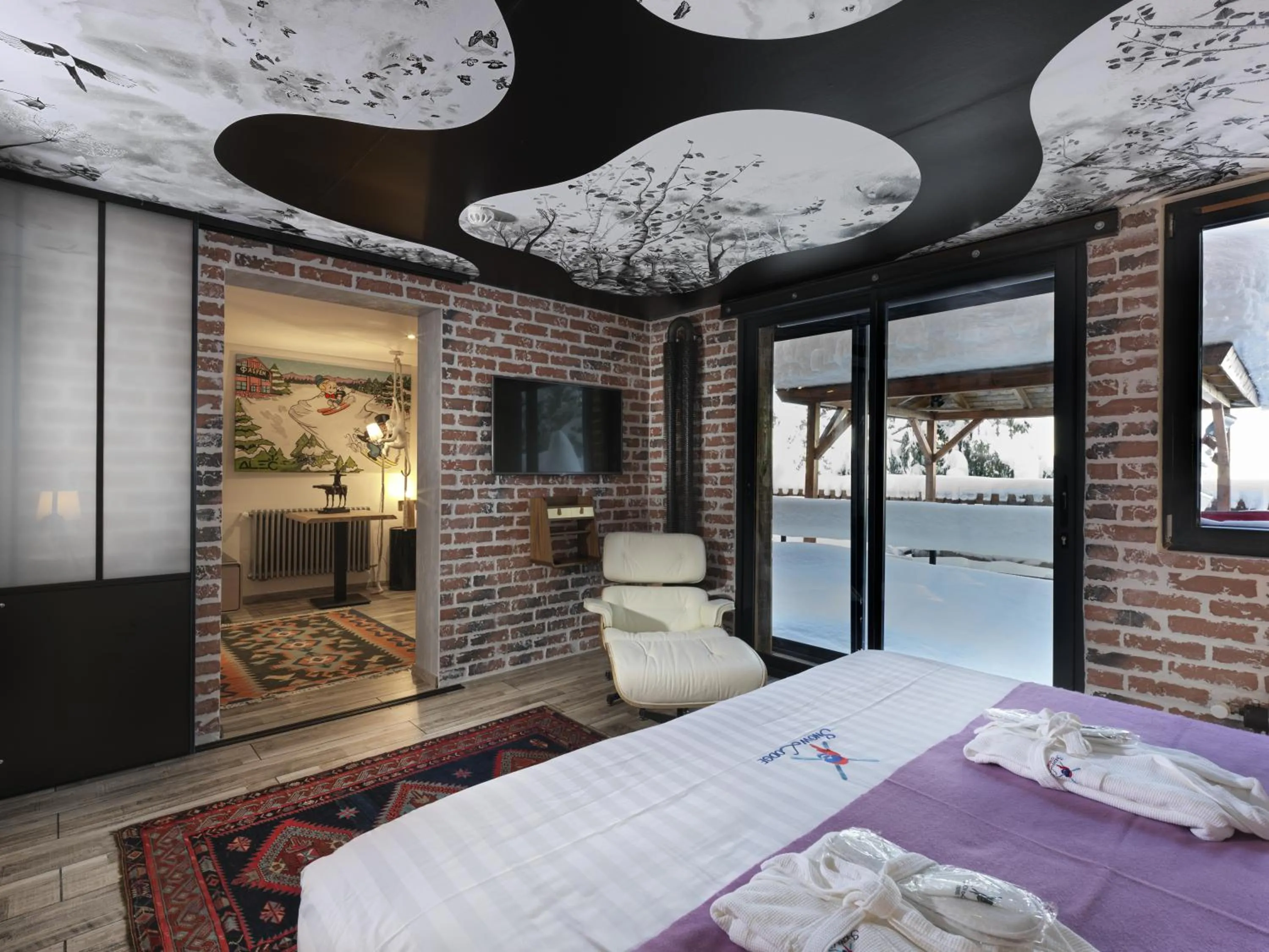 Photo of the whole room, Bed in Snow Lodge Hotel Courchevel 1850