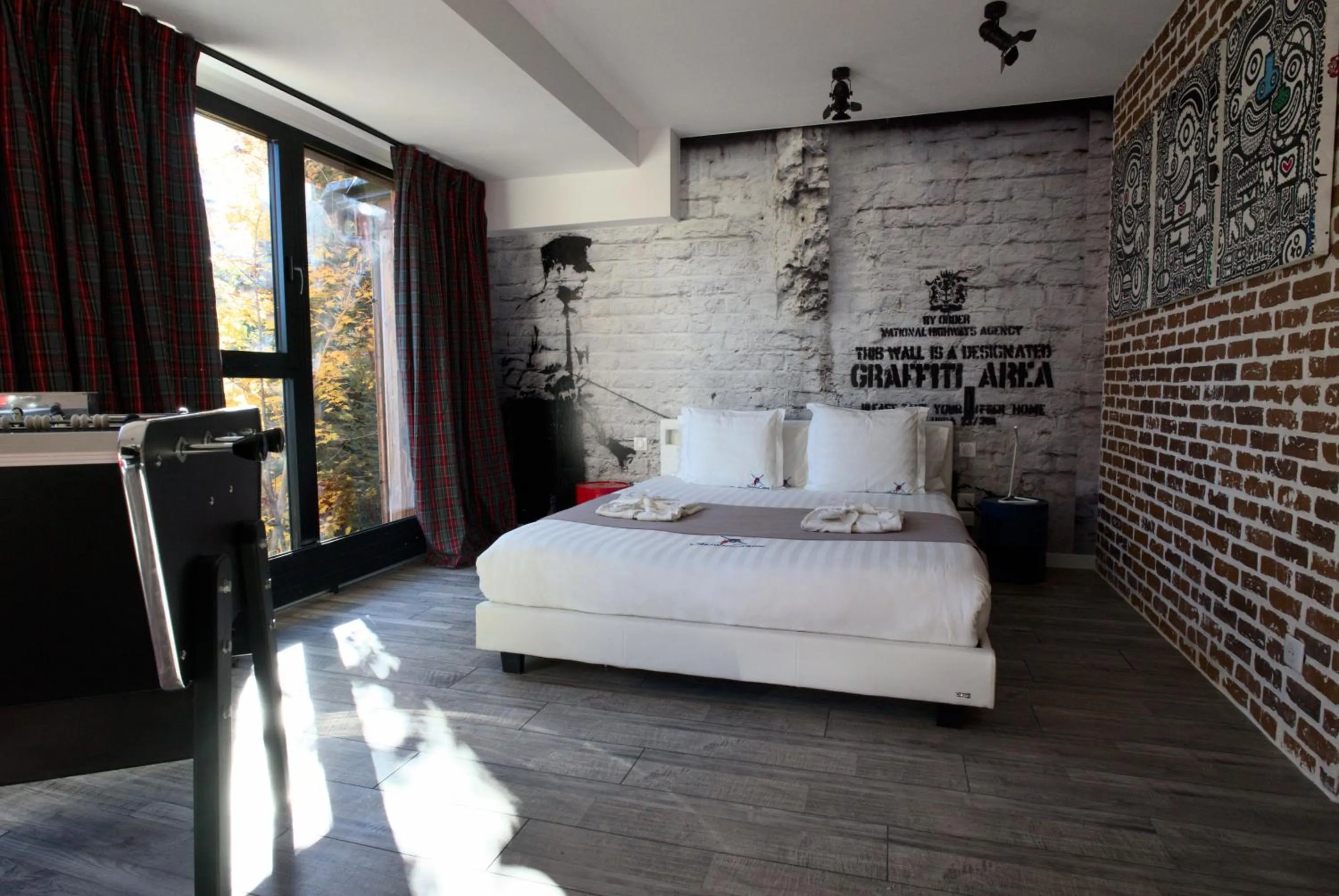 Photo of the whole room, Bed in Snow Lodge Hotel Courchevel 1850