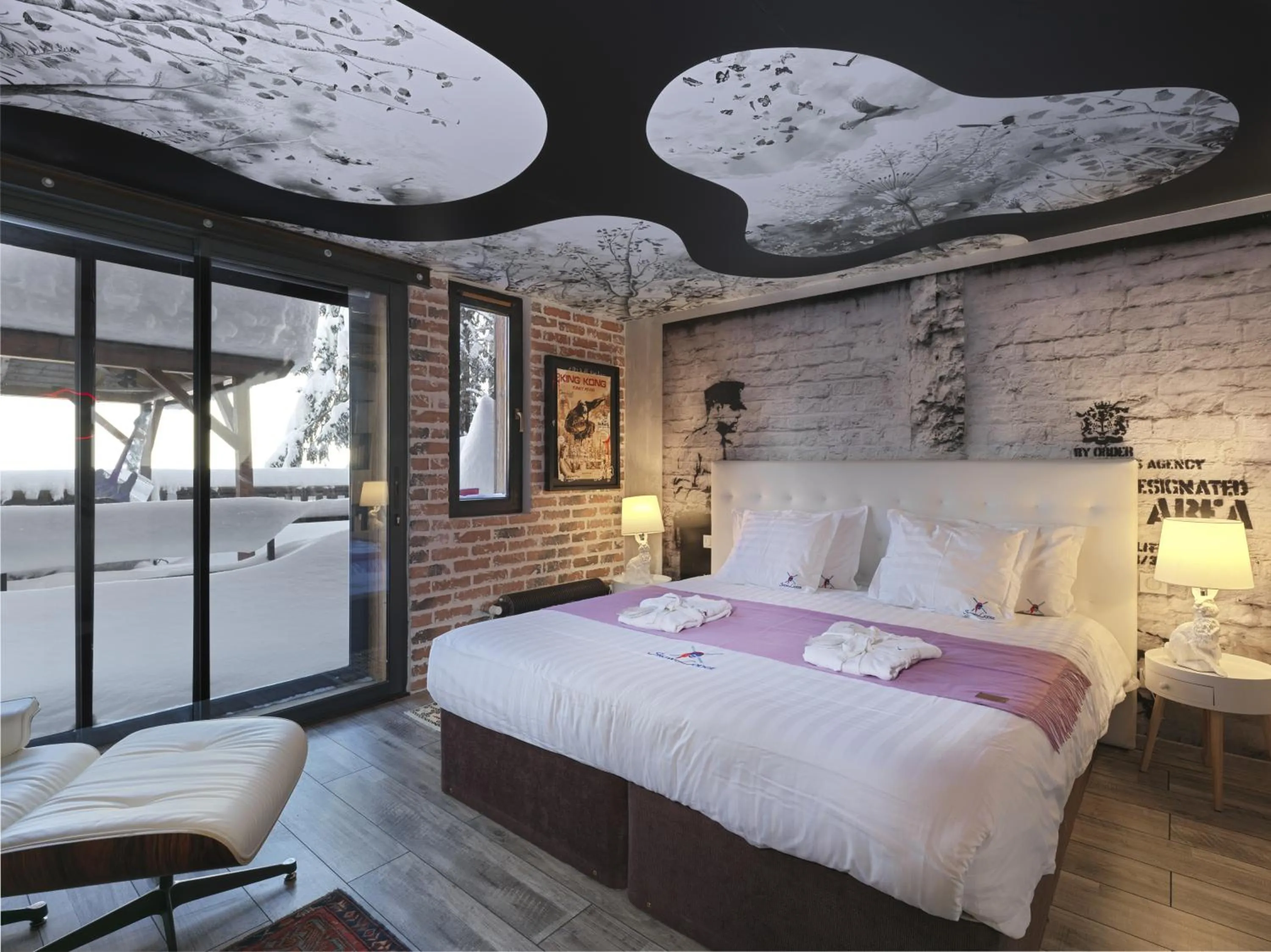 Photo of the whole room, Bed in Snow Lodge Hotel Courchevel 1850