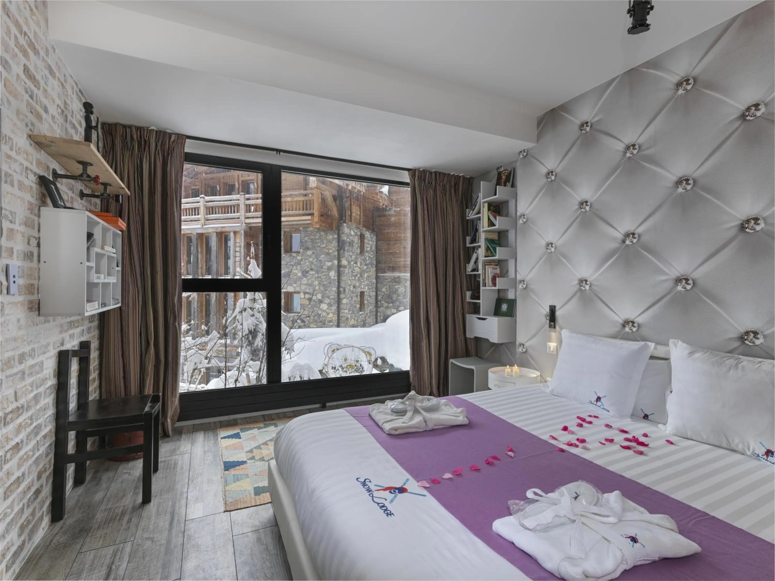 Photo of the whole room, Bed in Snow Lodge Hotel Courchevel 1850