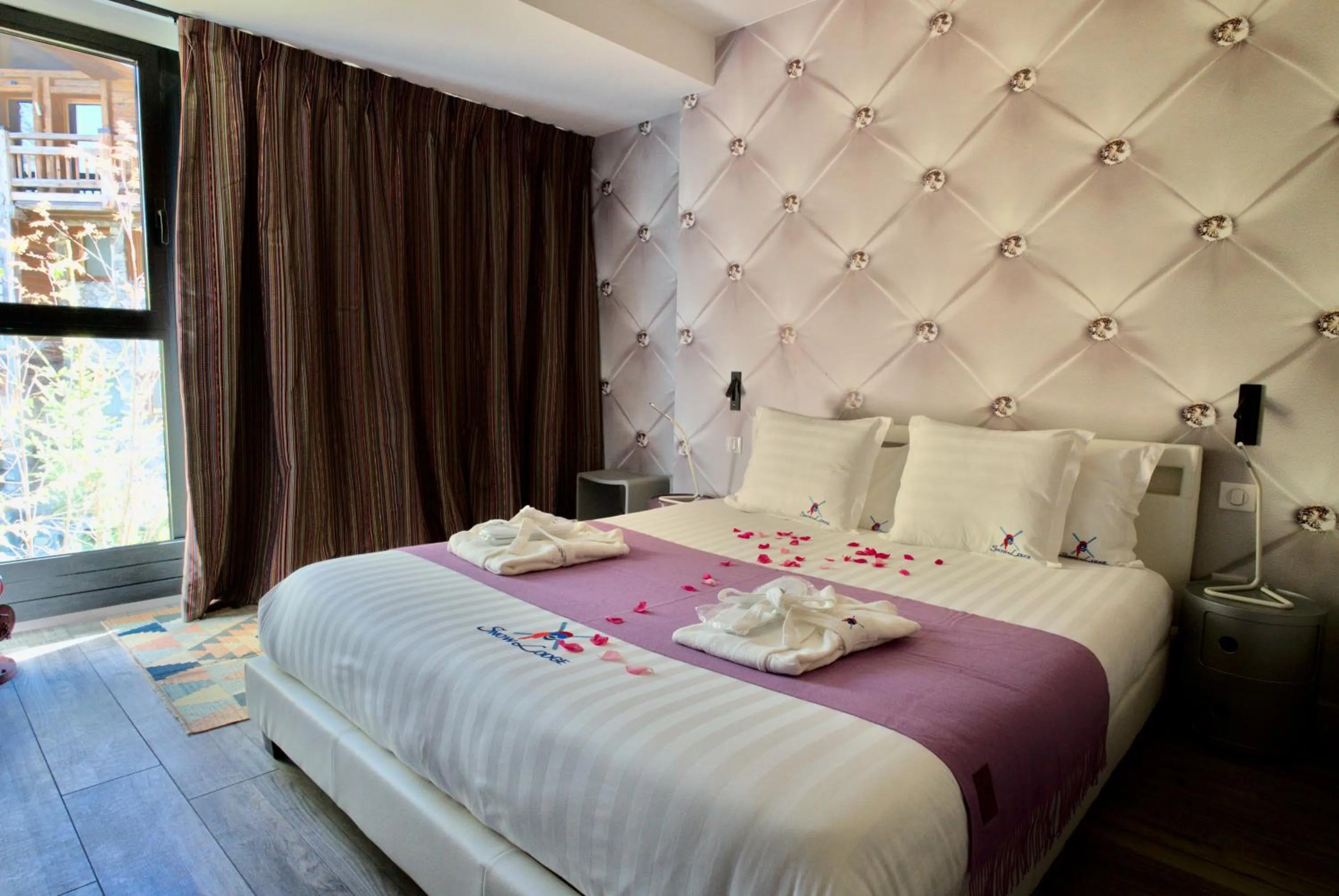 Bedroom, Bed in Snow Lodge Hotel Courchevel 1850