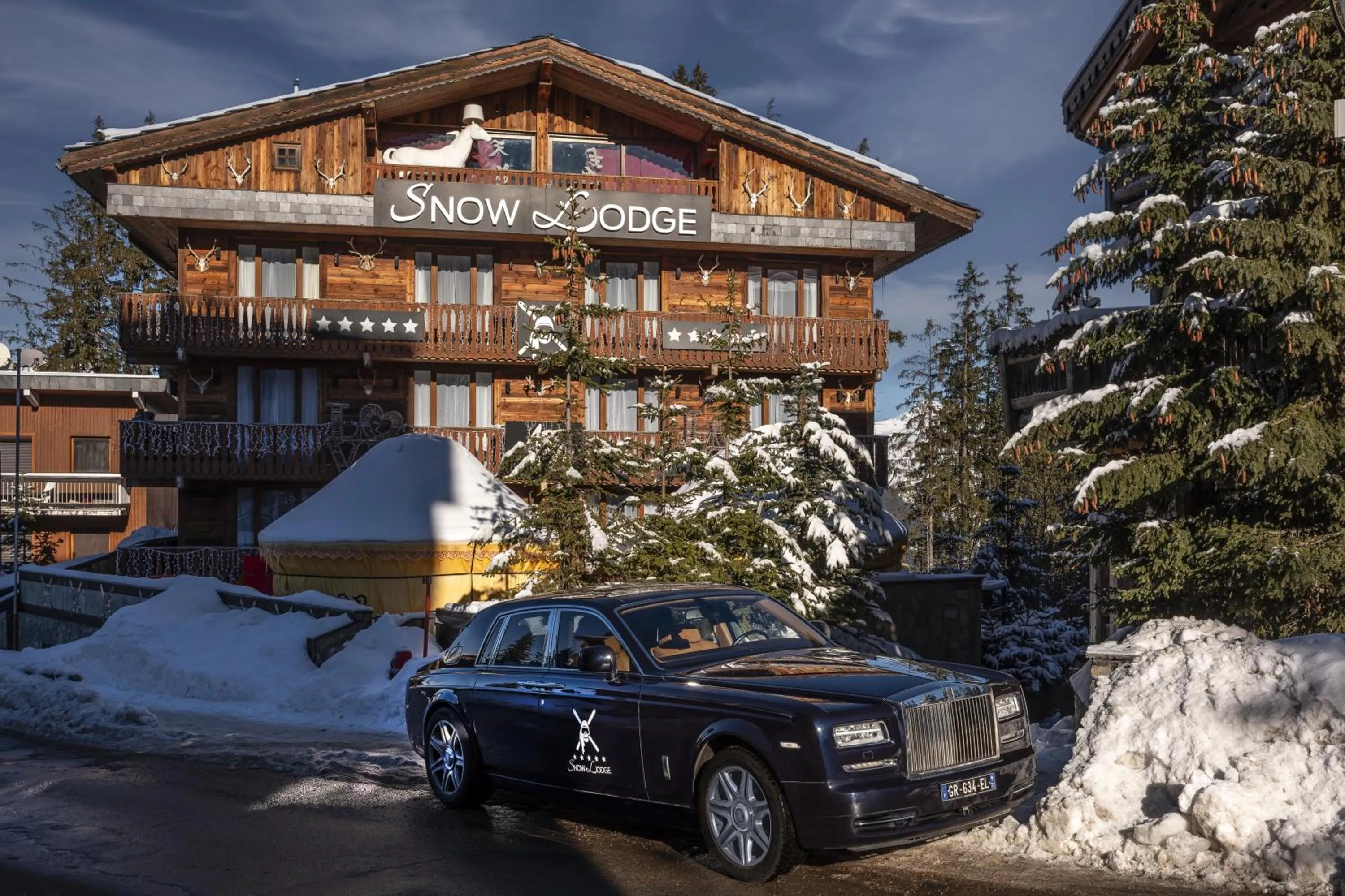 Facade/entrance in Snow Lodge Hotel Courchevel 1850