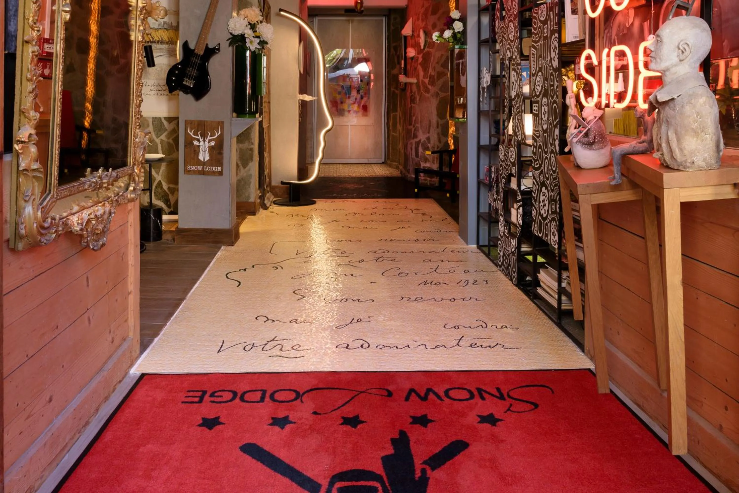 Lobby or reception in Snow Lodge Hotel Courchevel 1850