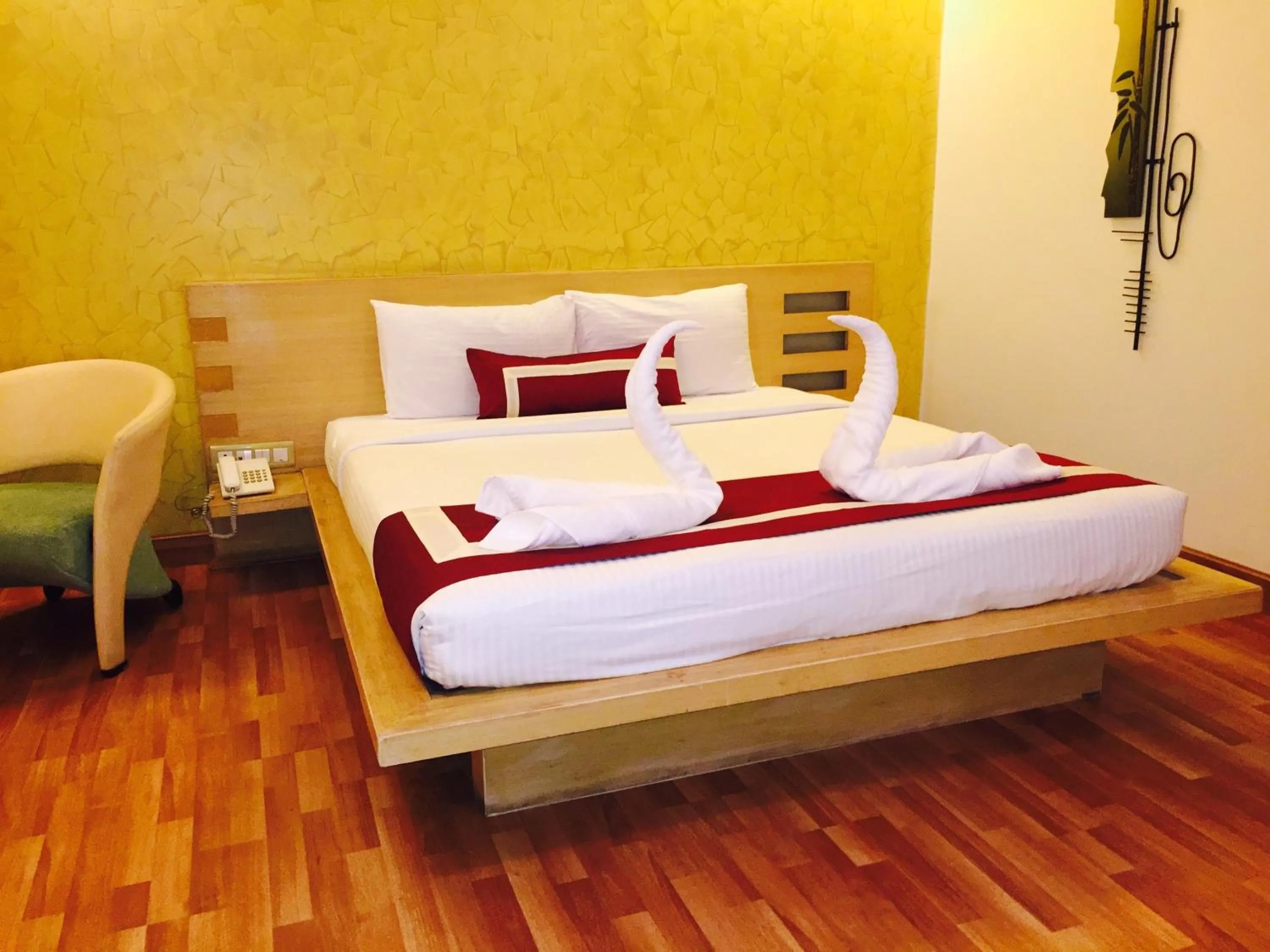 Photo of the whole room, Bed in Octave Hotel & Spa - Marathahalli