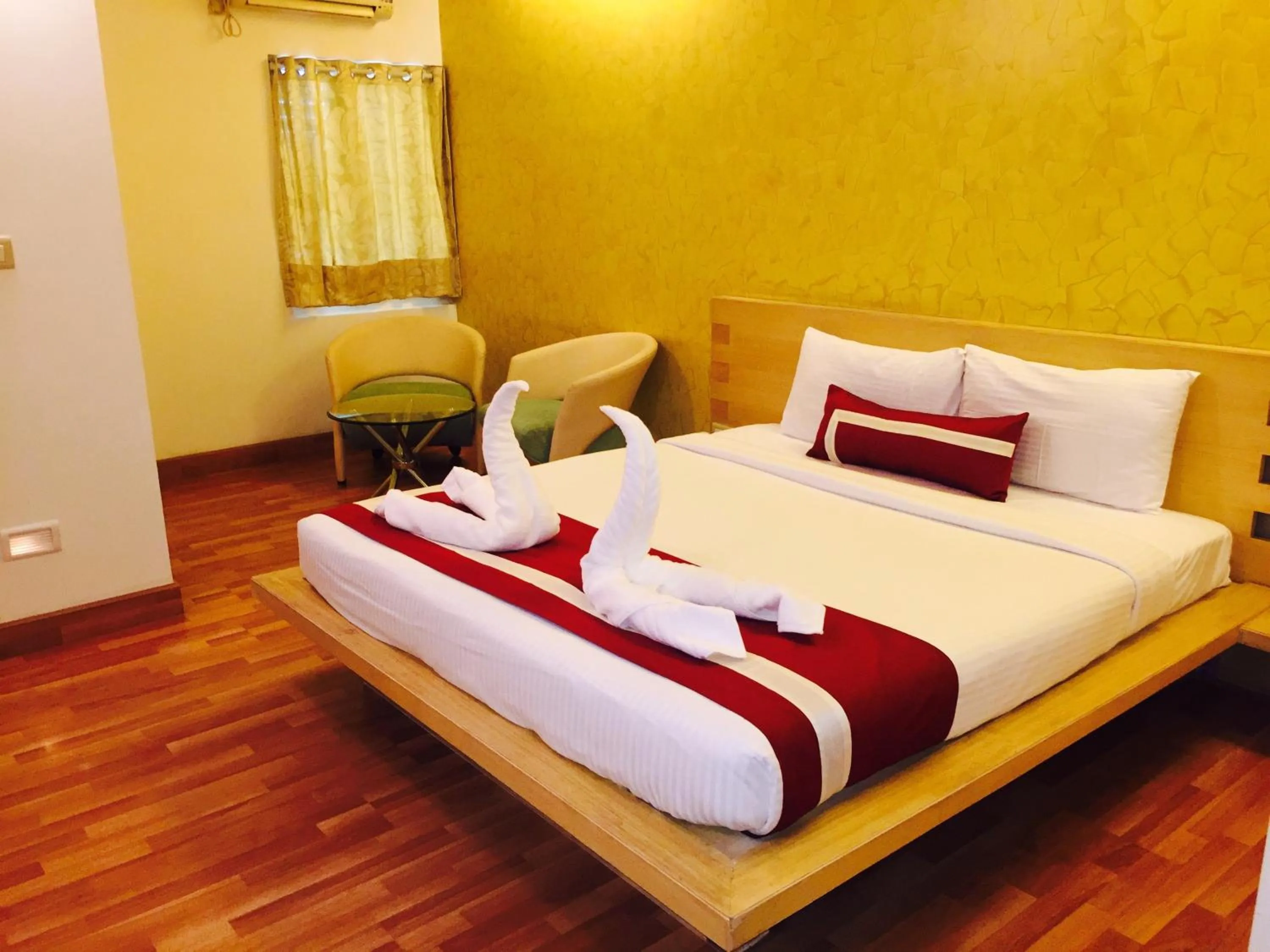 Photo of the whole room, Bed in Octave Hotel & Spa - Marathahalli