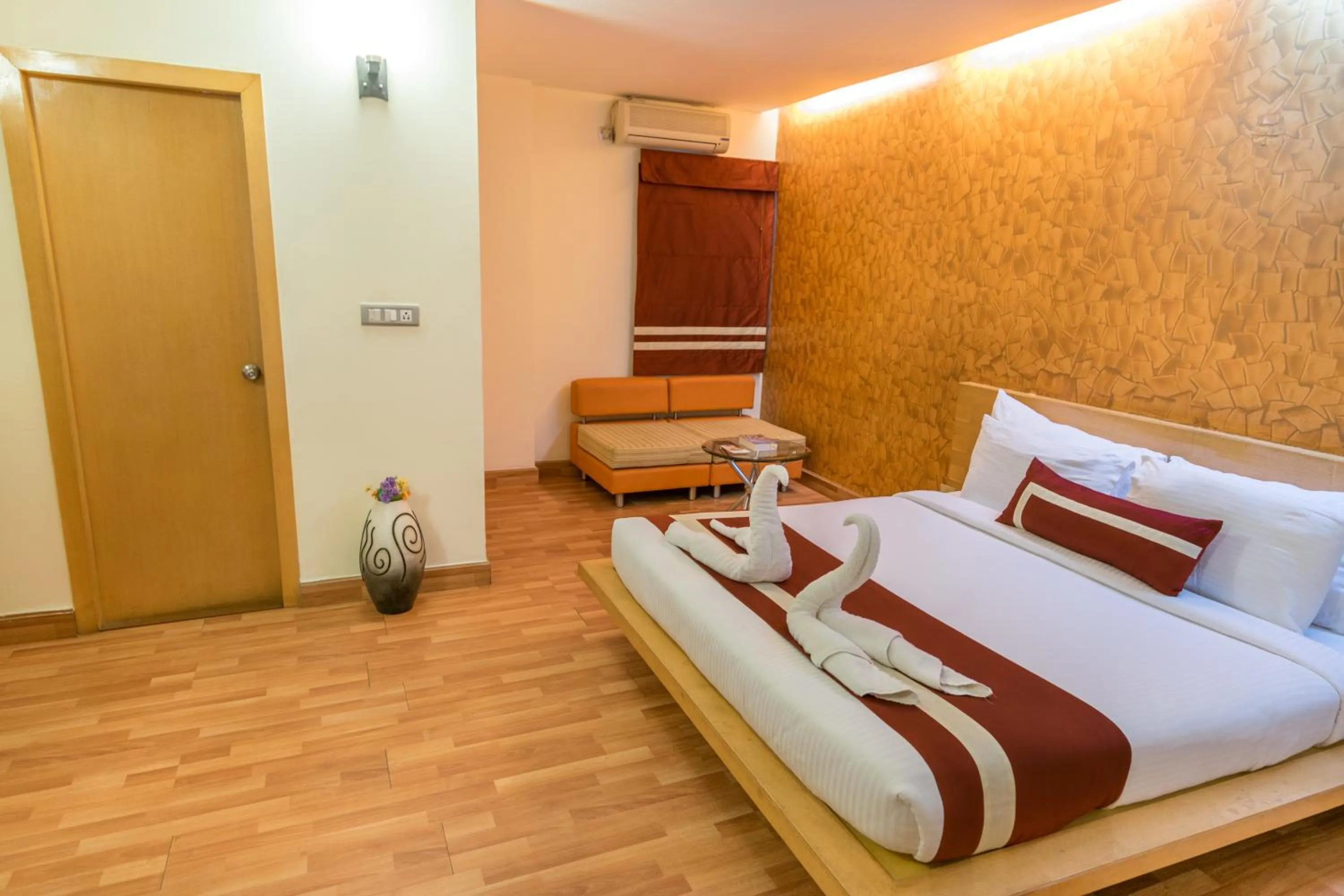 Photo of the whole room, Bed in Octave Hotel & Spa - Marathahalli