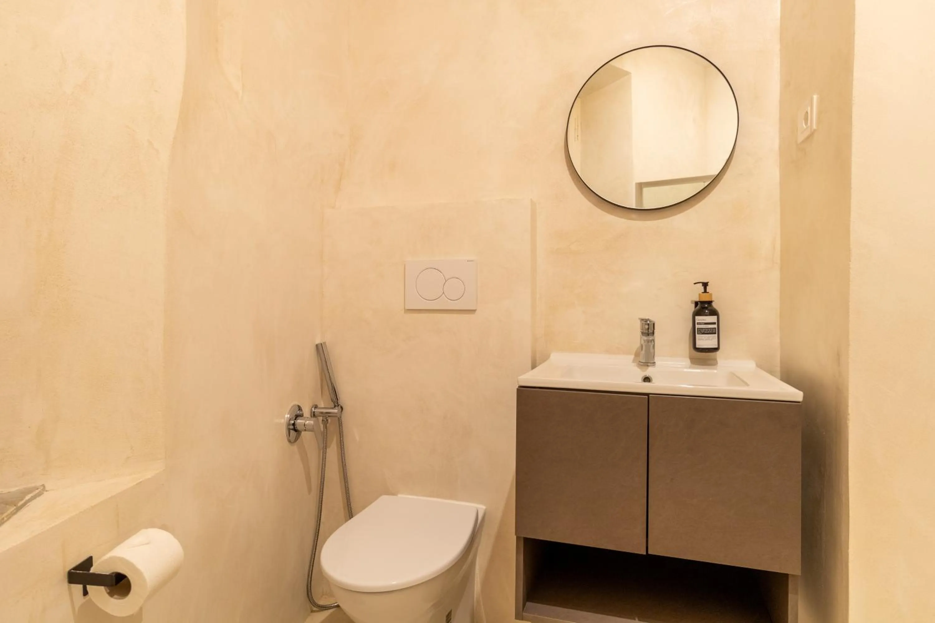 Toilet in Cunabu Morosini