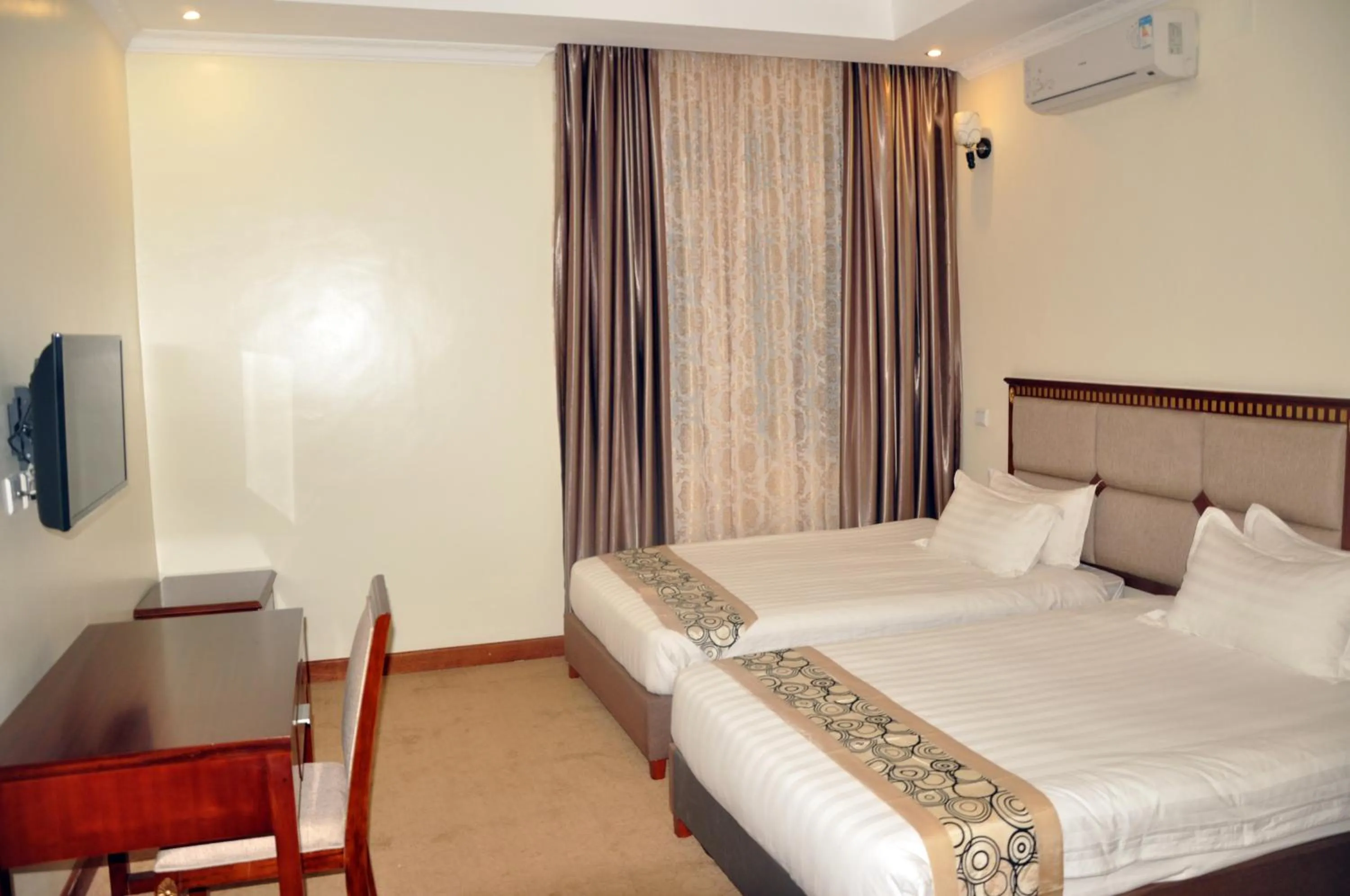 Bedroom, Bed in Great Seasons Hotel